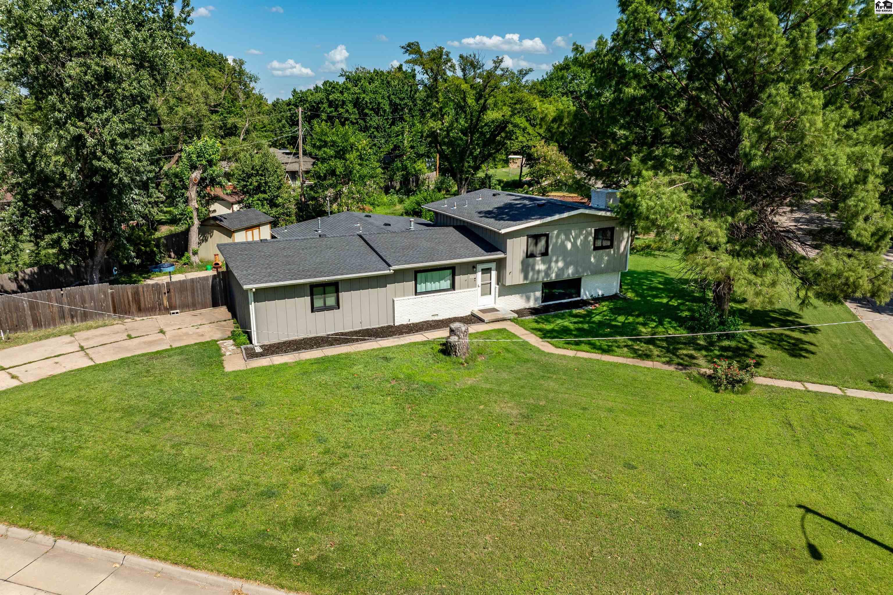 8202 E Morningside Street Wichita KS 67207-1127