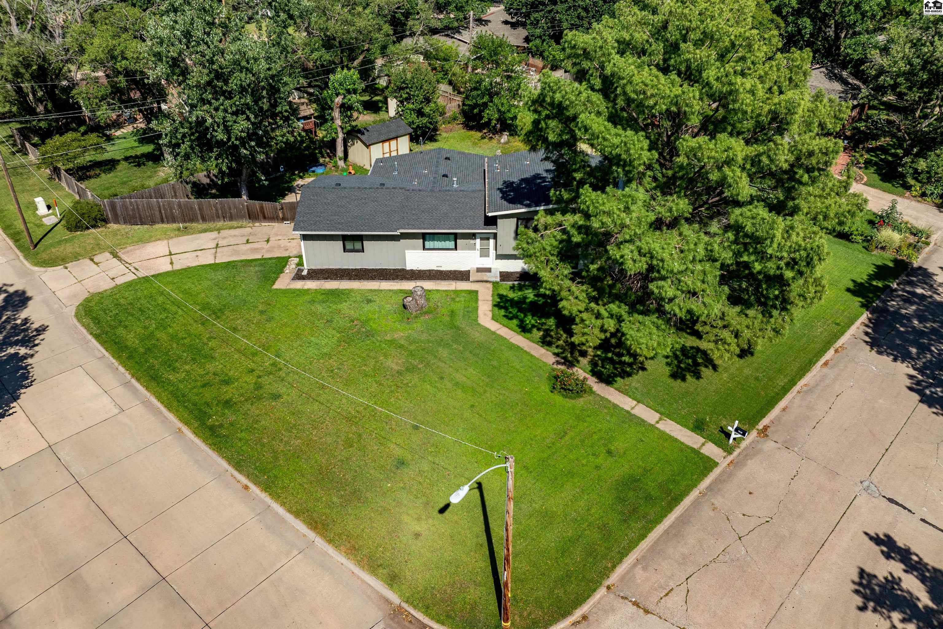 8202 E Morningside Street Wichita KS 67207-1127