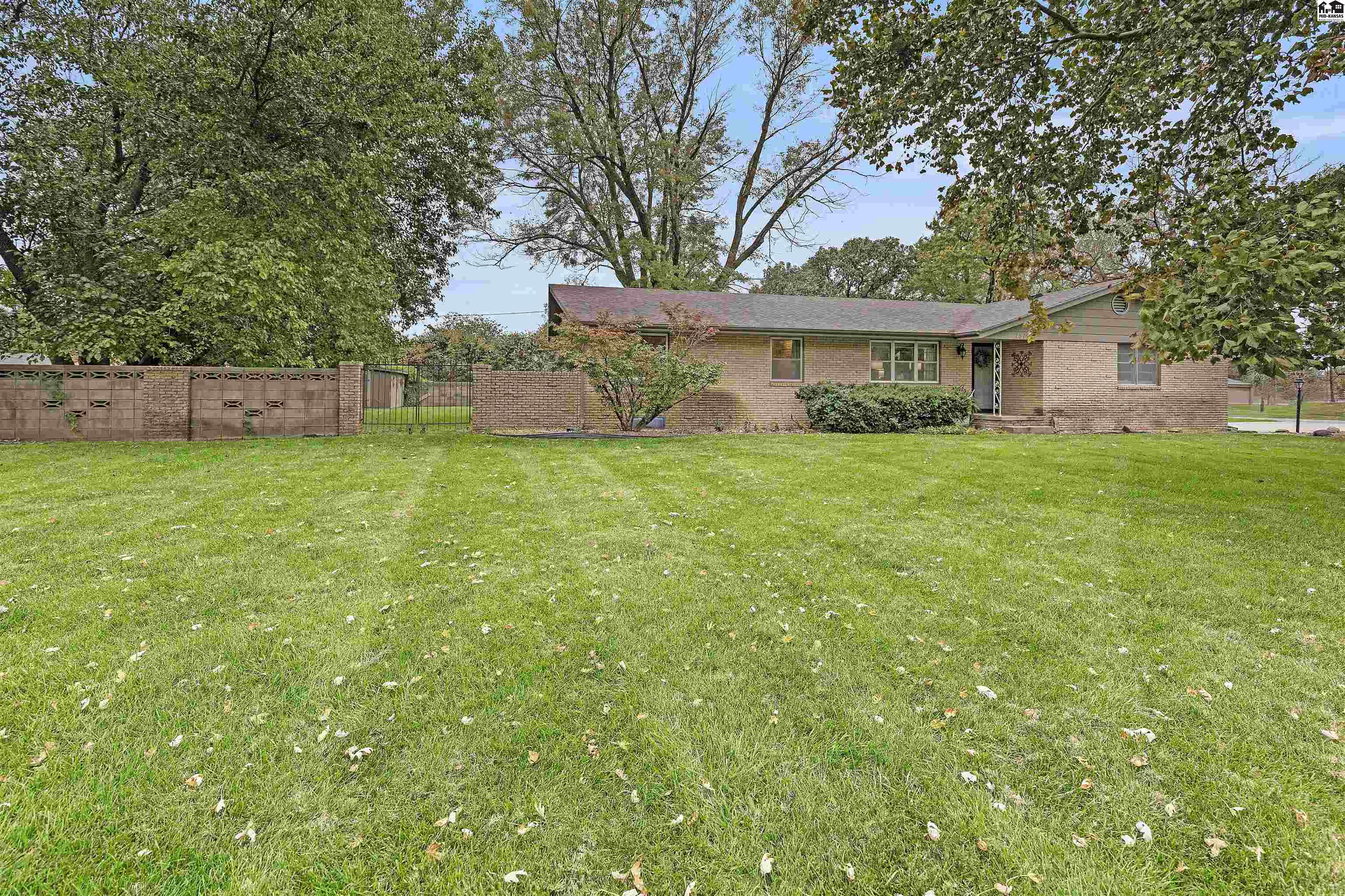 1519 Brookwood Drive Hutchinson KS 67502