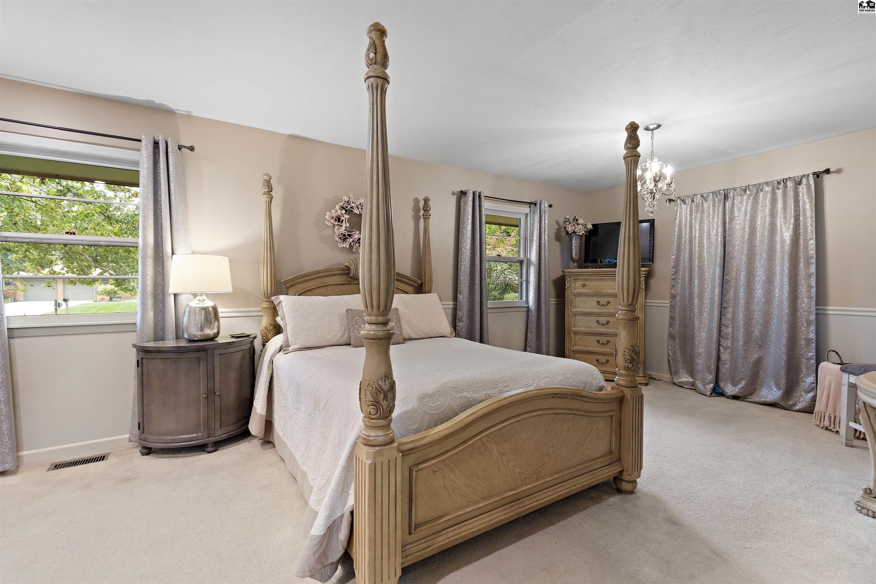 1519 Brookwood Drive Hutchinson KS 67502