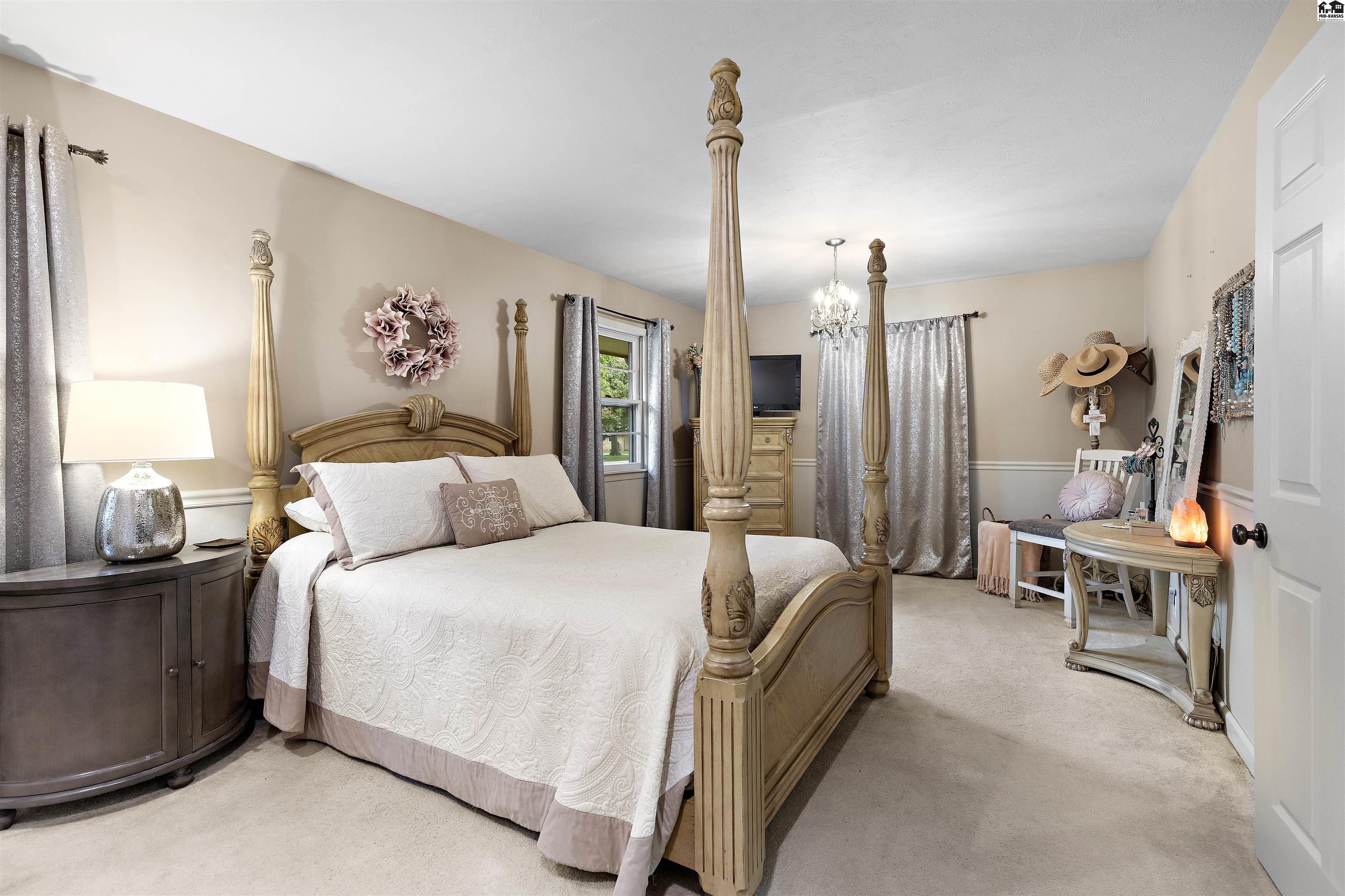 1519 Brookwood Drive Hutchinson KS 67502