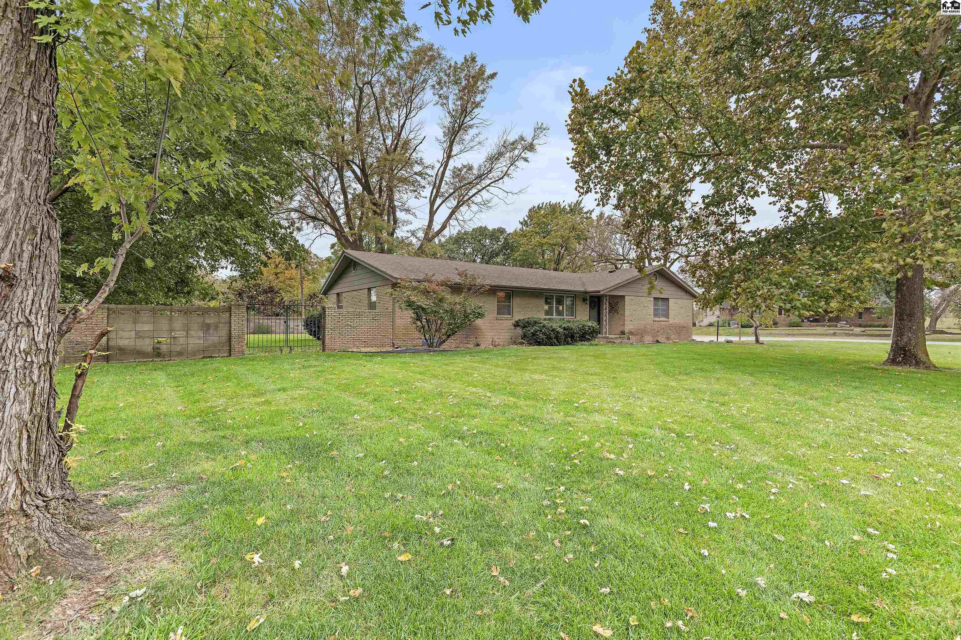 1519 Brookwood Drive Hutchinson KS 67502
