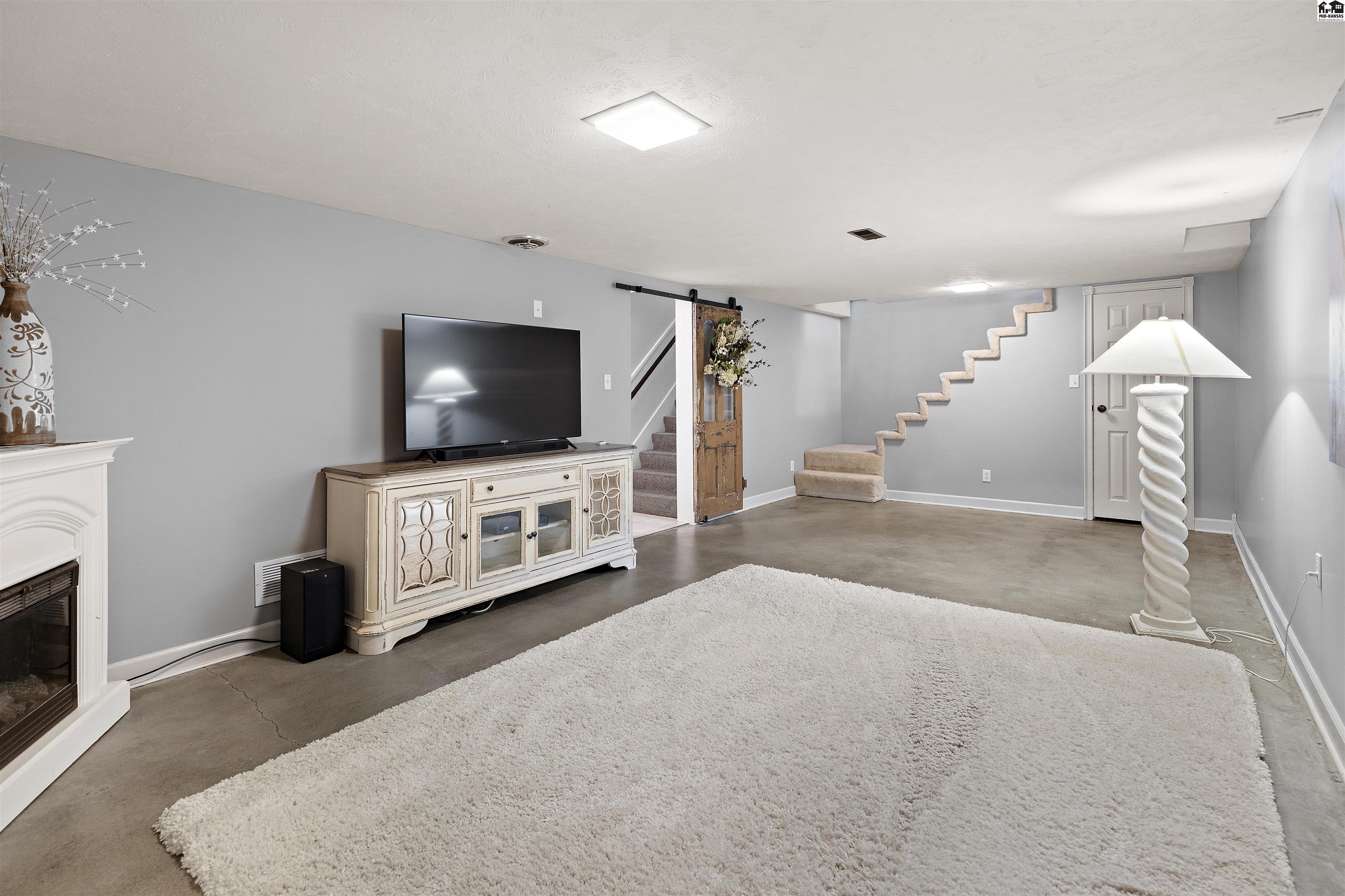 1519 Brookwood Drive Hutchinson KS 67502