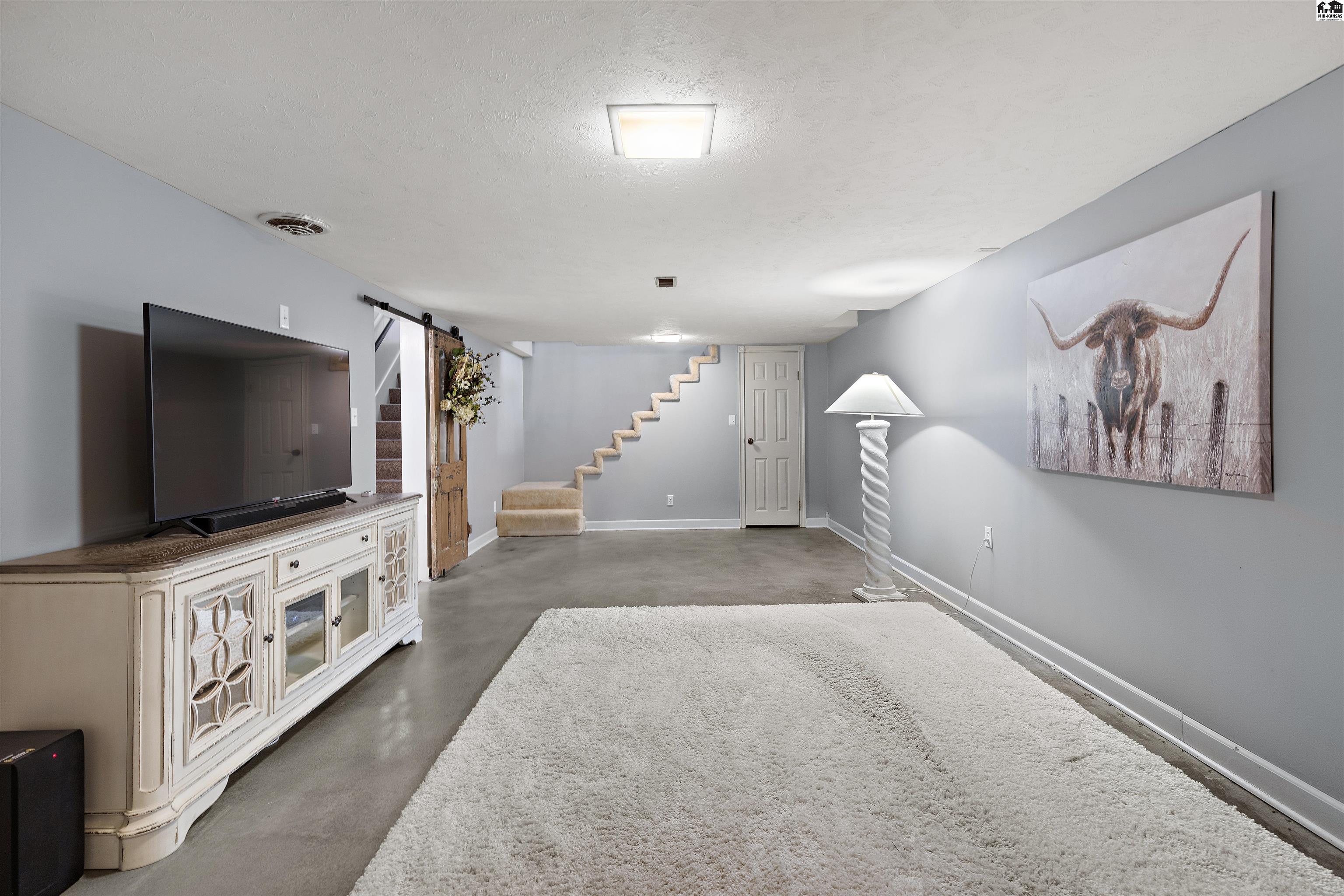 1519 Brookwood Drive Hutchinson KS 67502