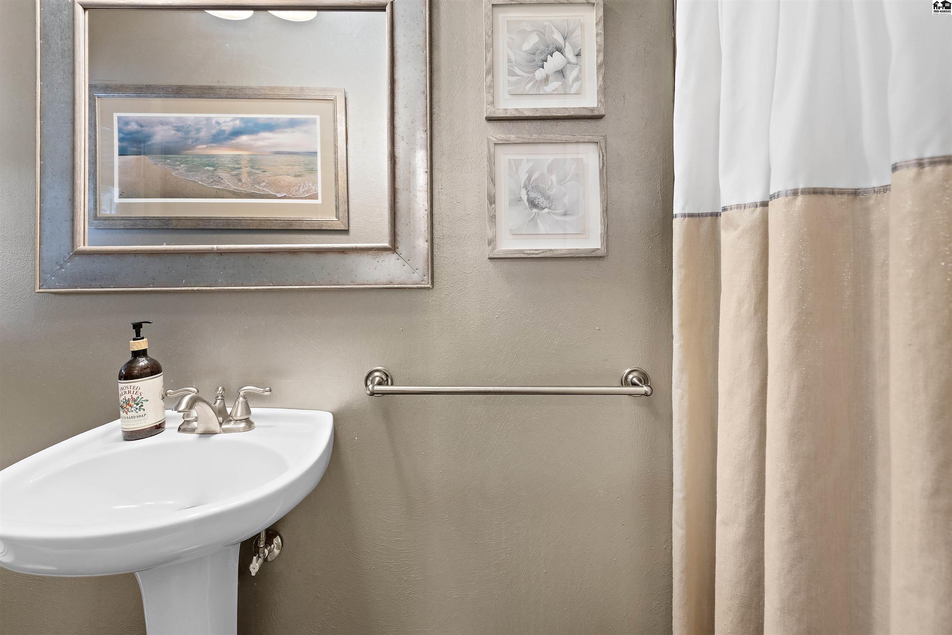 1519 Brookwood Drive Hutchinson KS 67502