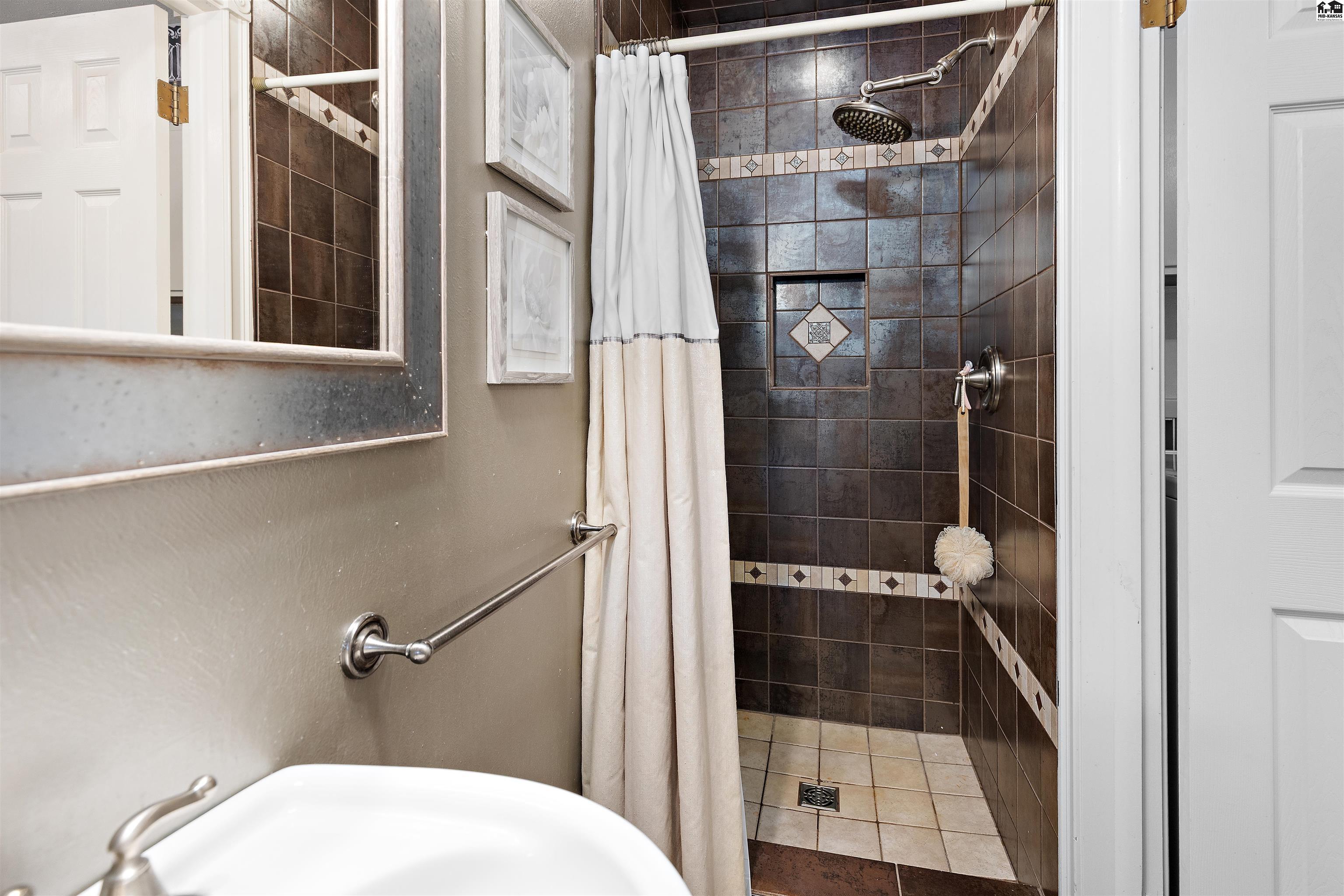 1519 Brookwood Drive Hutchinson KS 67502