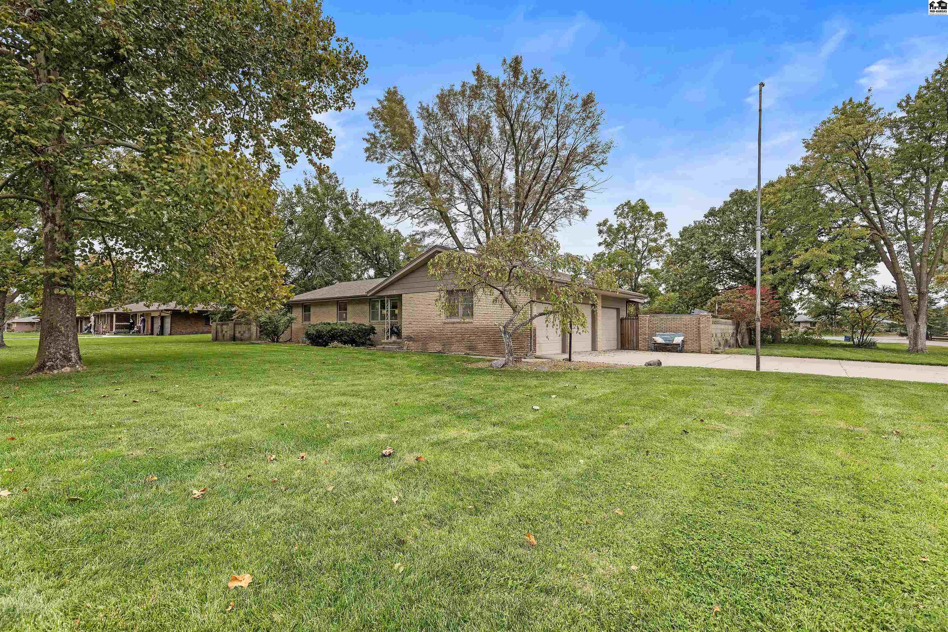 1519 Brookwood Drive Hutchinson KS 67502