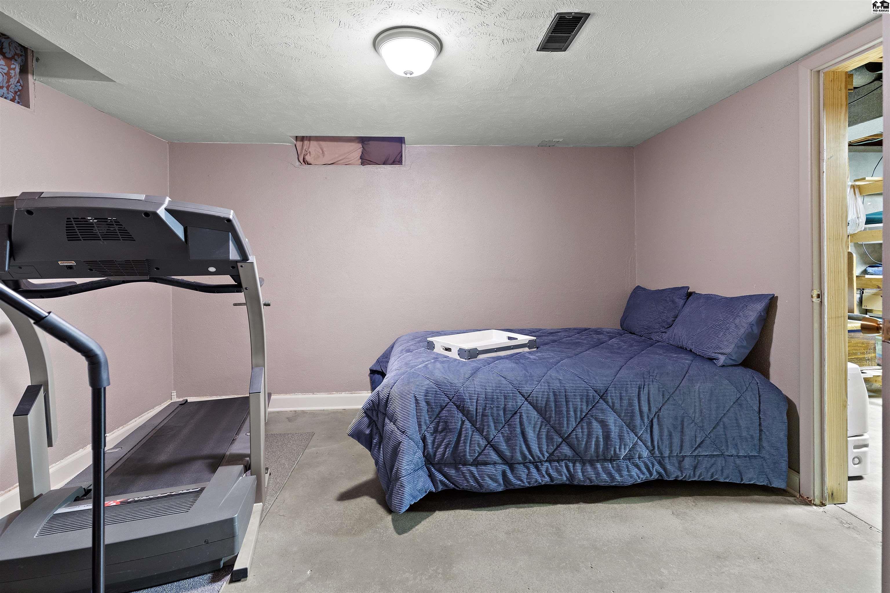 1519 Brookwood Drive Hutchinson KS 67502