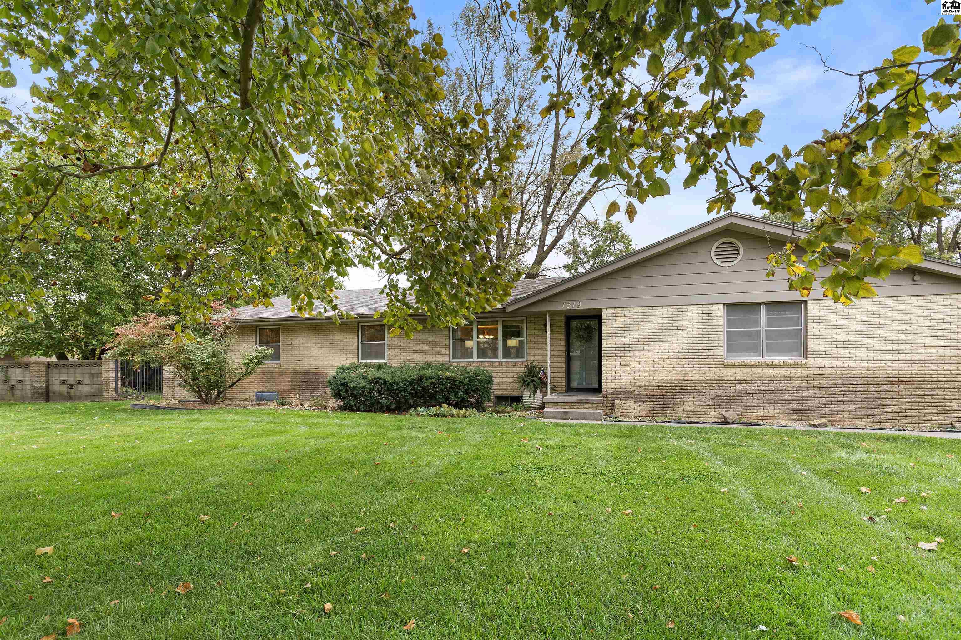 1519 Brookwood Drive Hutchinson KS 67502