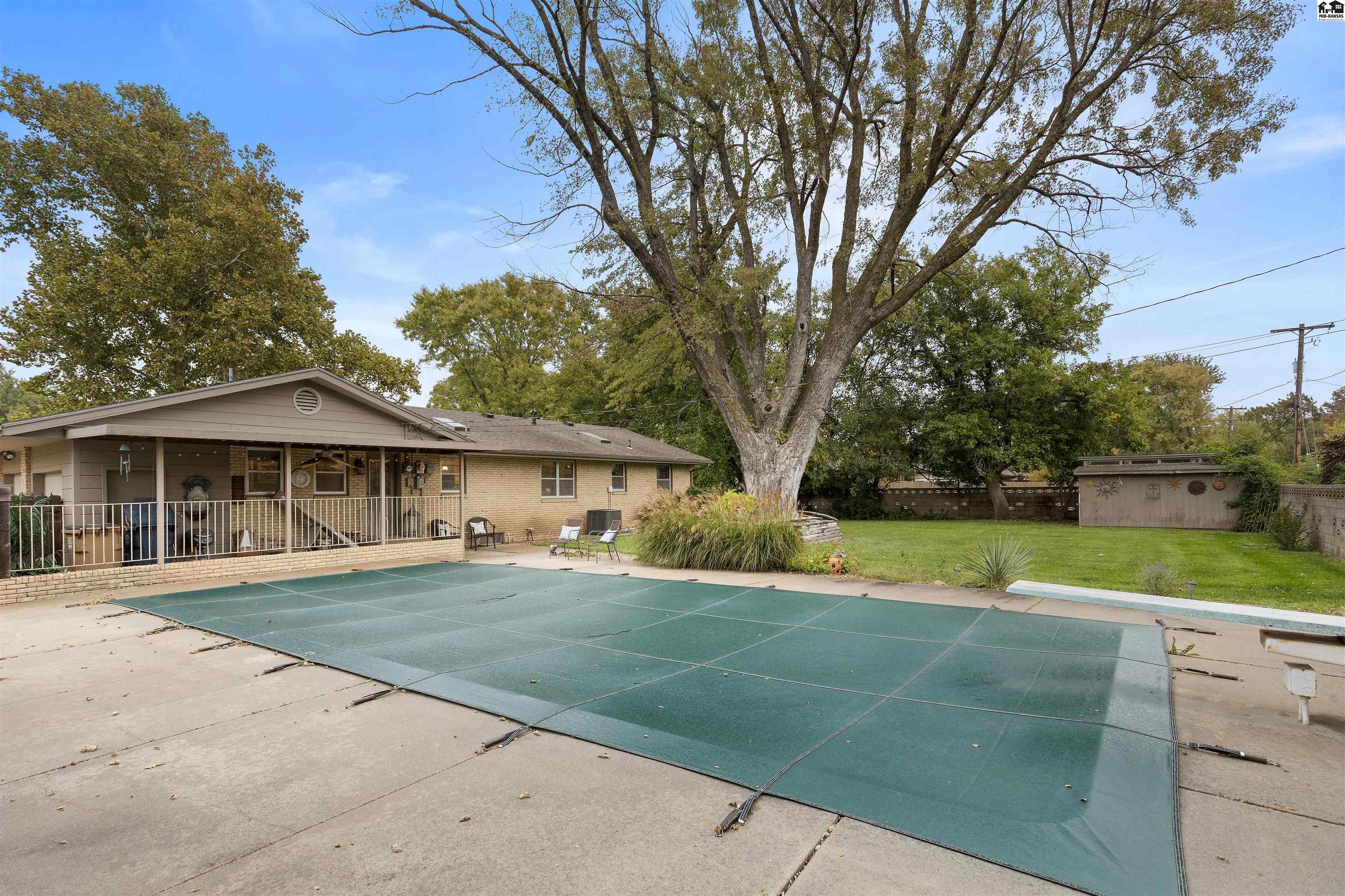 1519 Brookwood Drive Hutchinson KS 67502