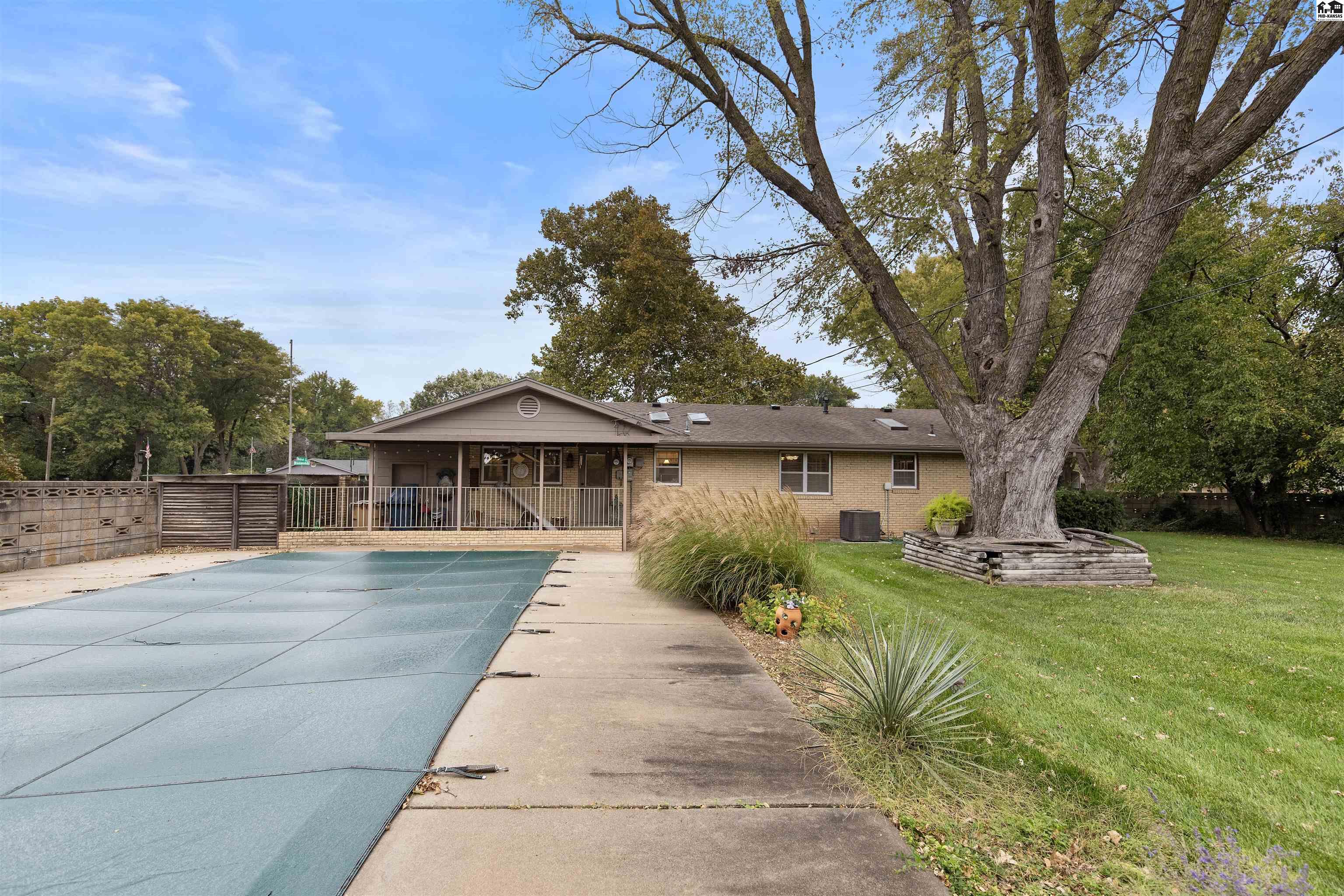 1519 Brookwood Drive Hutchinson KS 67502