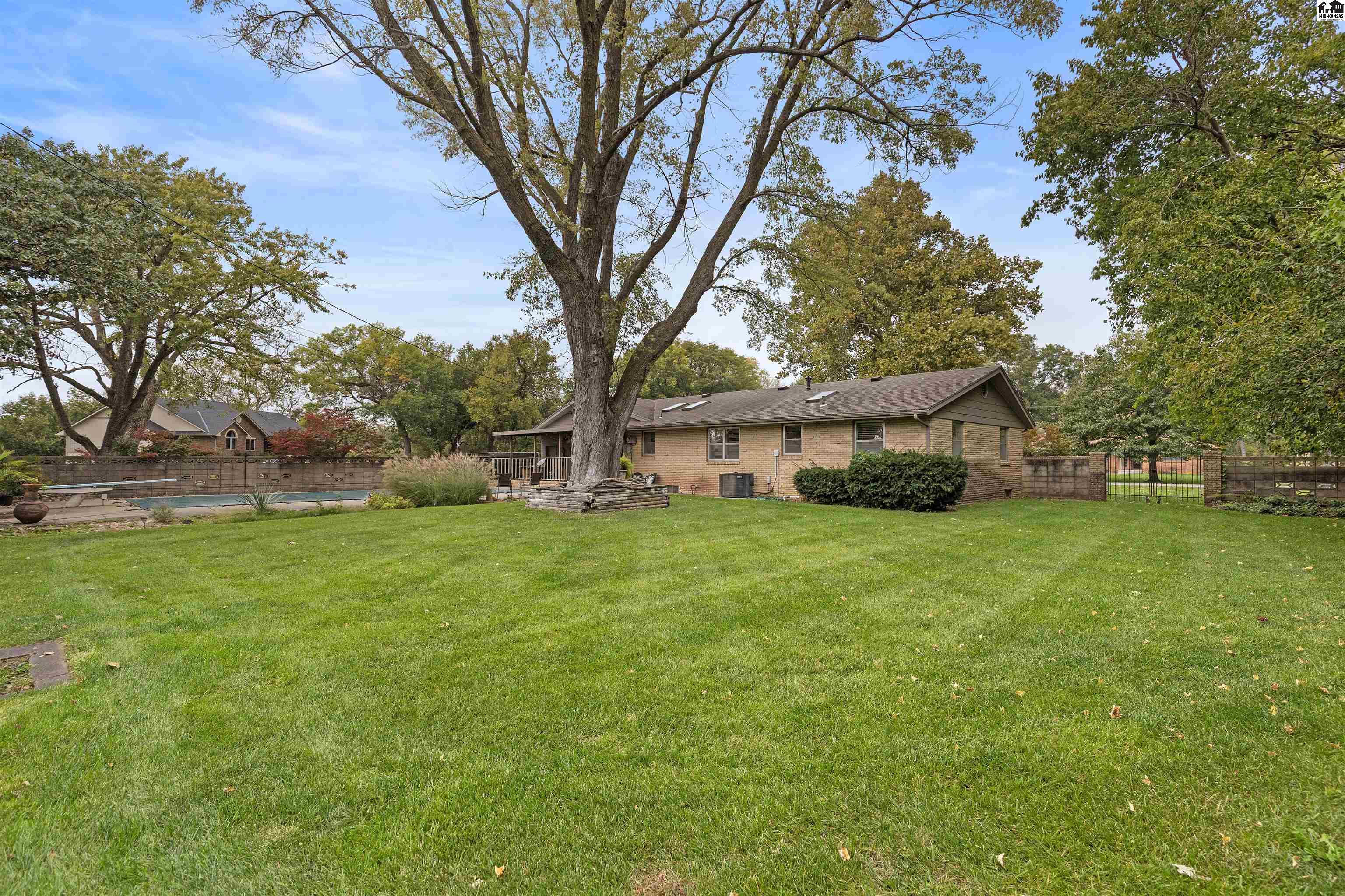 1519 Brookwood Drive Hutchinson KS 67502