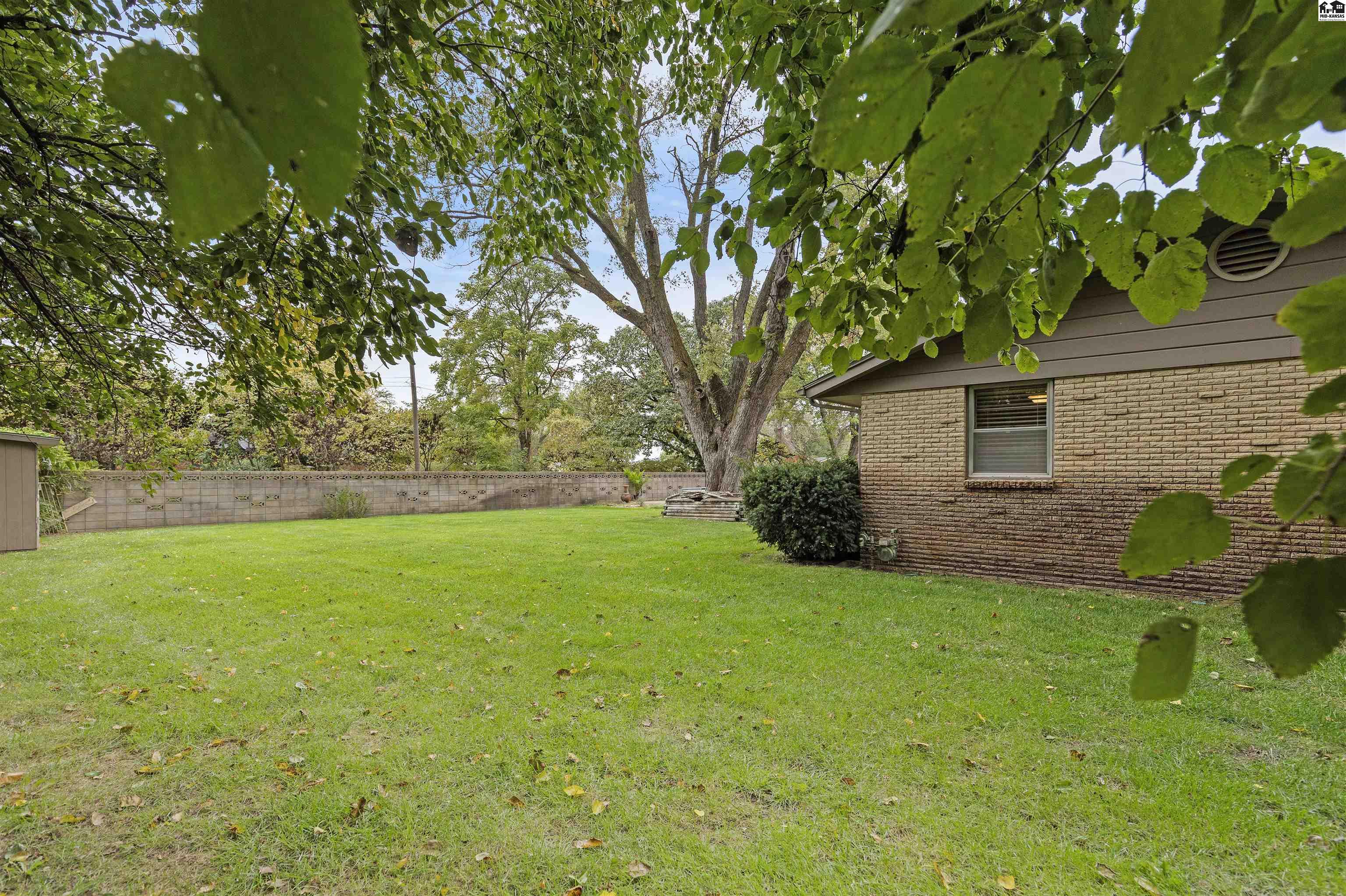 1519 Brookwood Drive Hutchinson KS 67502