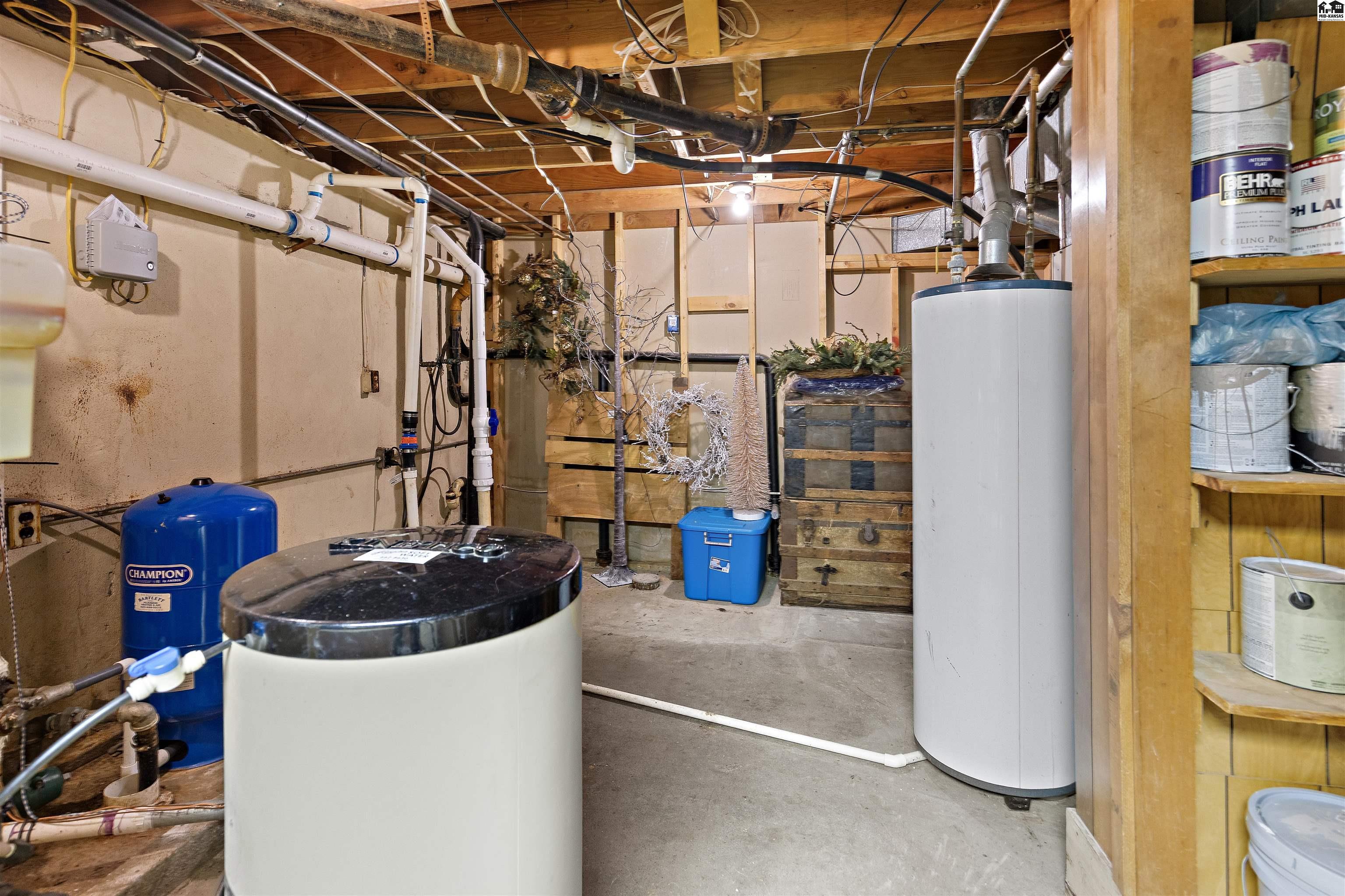 1519 Brookwood Drive Hutchinson KS 67502