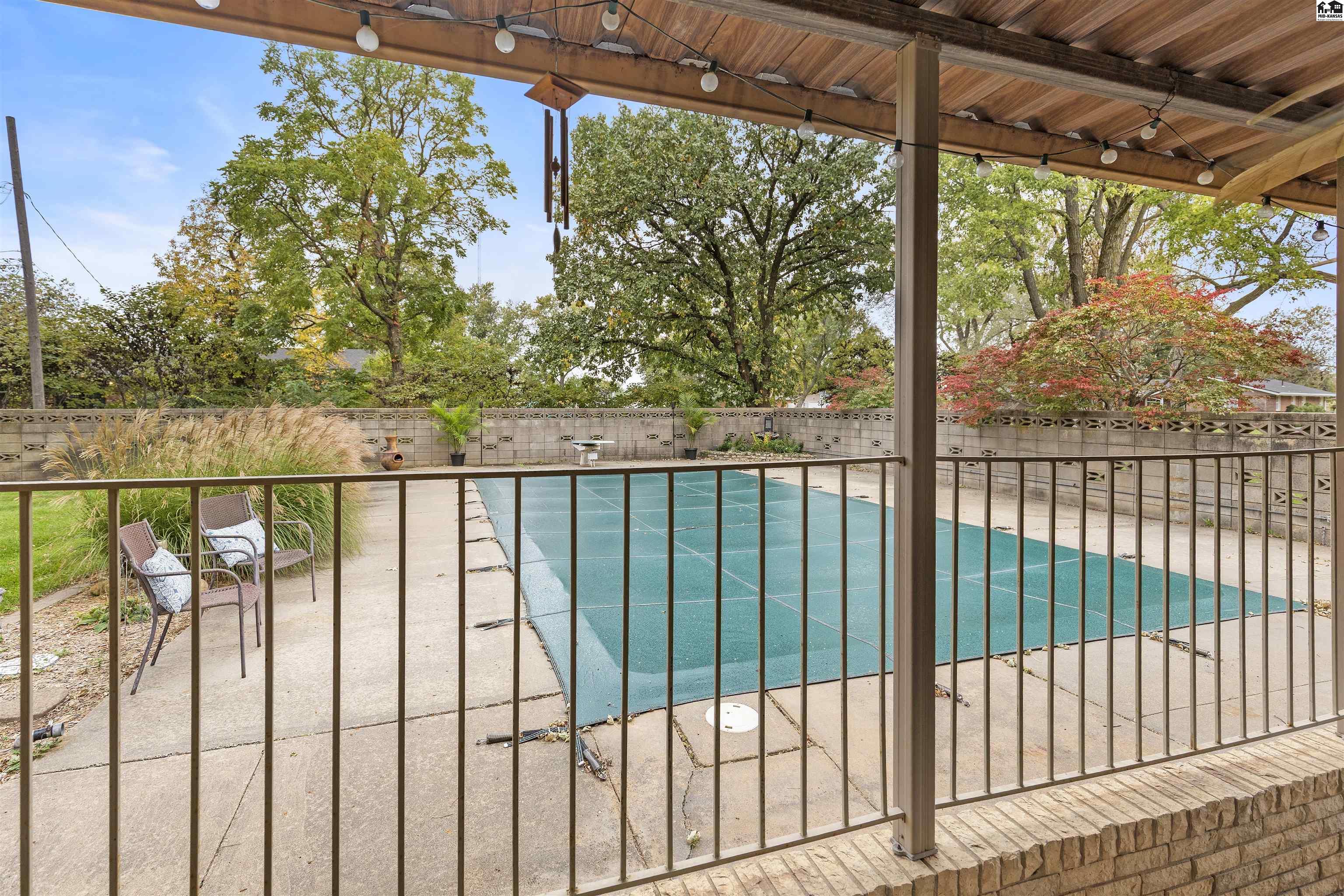 1519 Brookwood Drive Hutchinson KS 67502