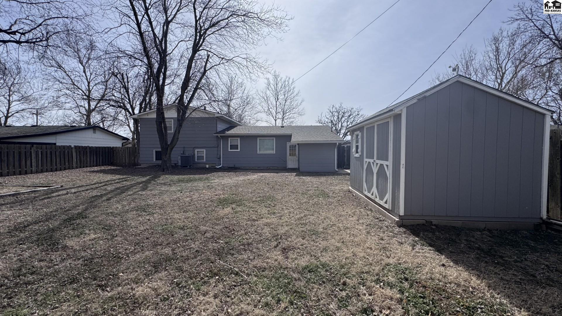 910 E 31st Terrace Hutchinson KS 67502