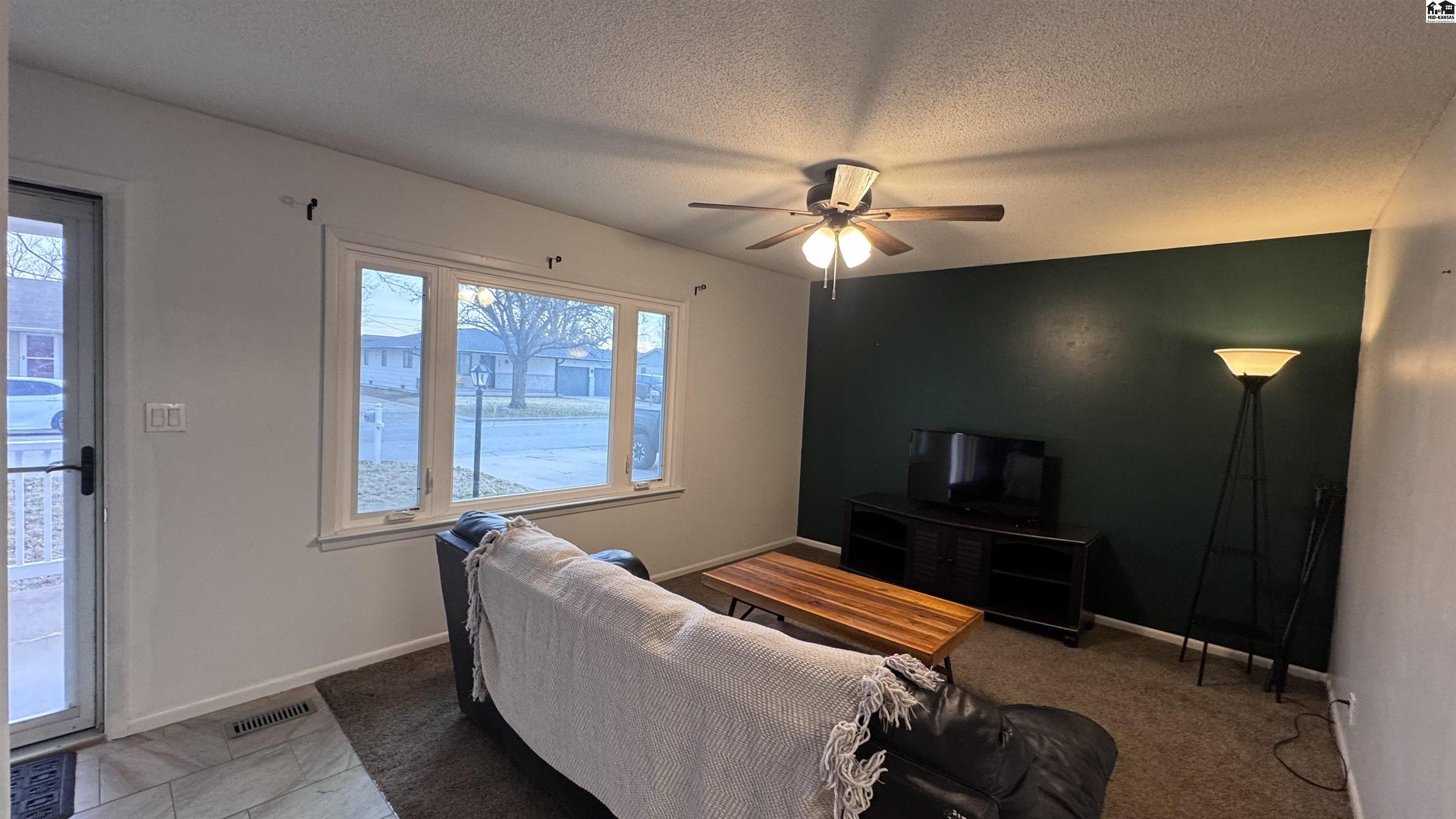 910 E 31st Terrace Hutchinson KS 67502