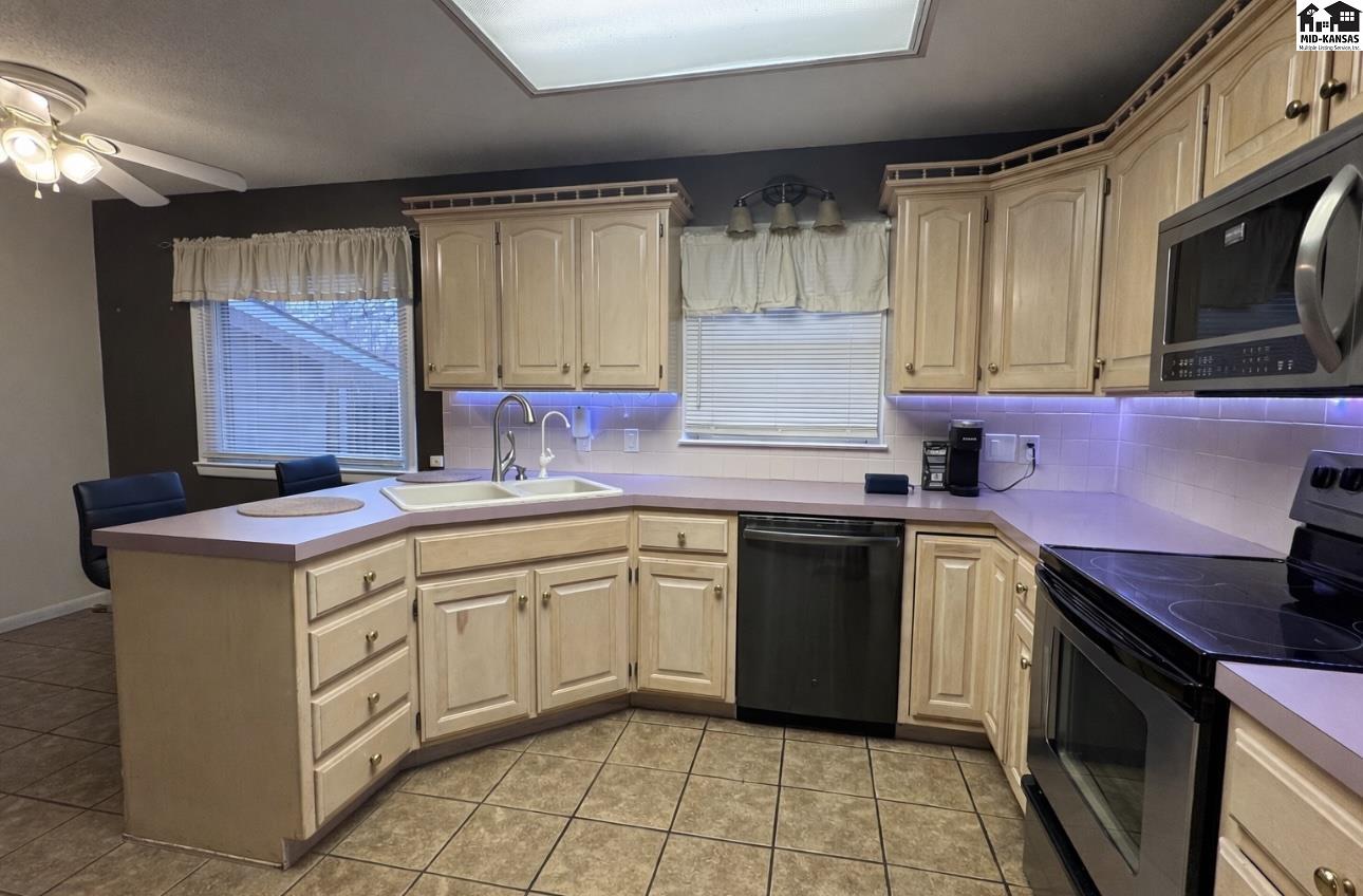 910 E 31st Terrace Hutchinson KS 67502