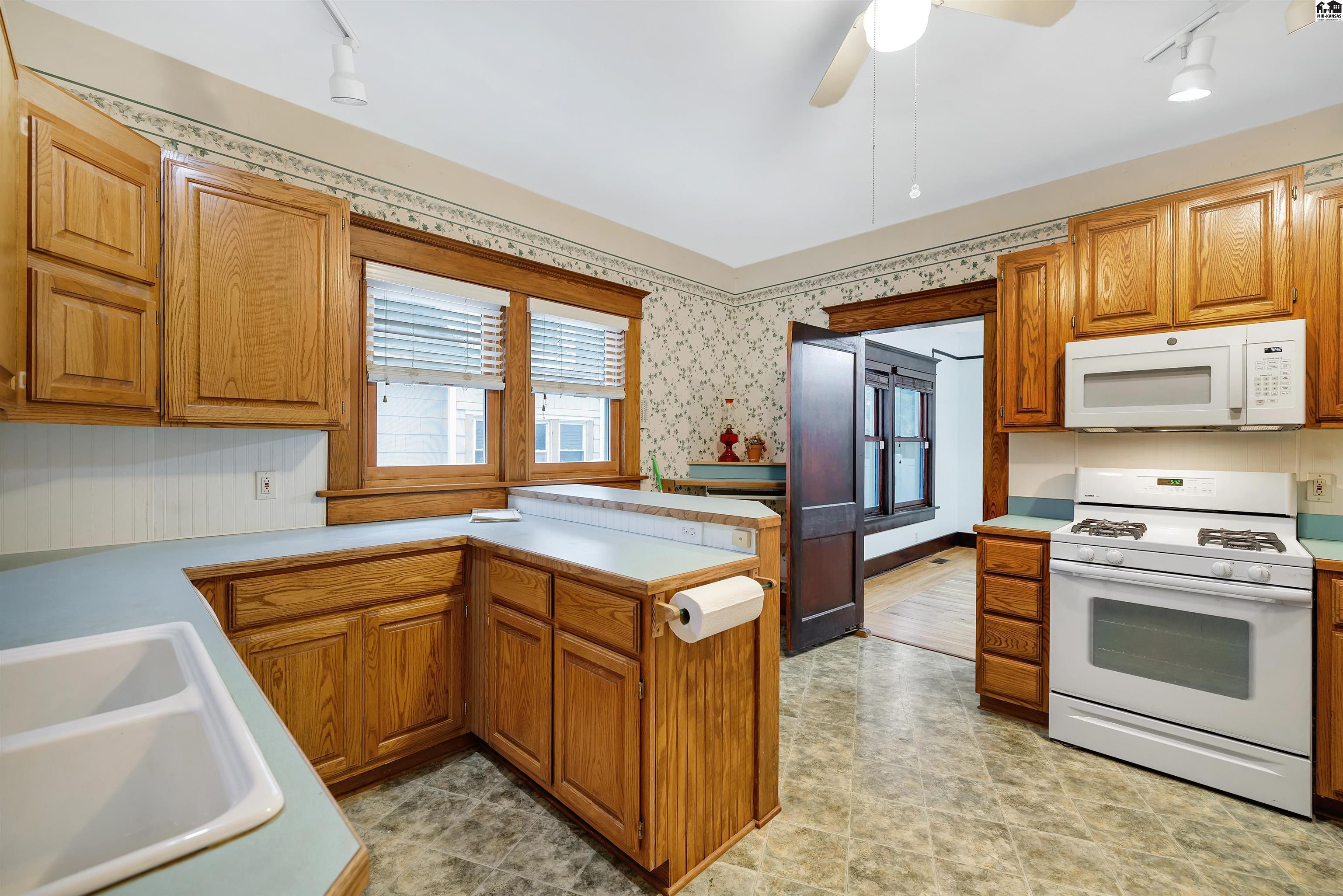 419 E 11th Avenue Hutchinson KS 67501