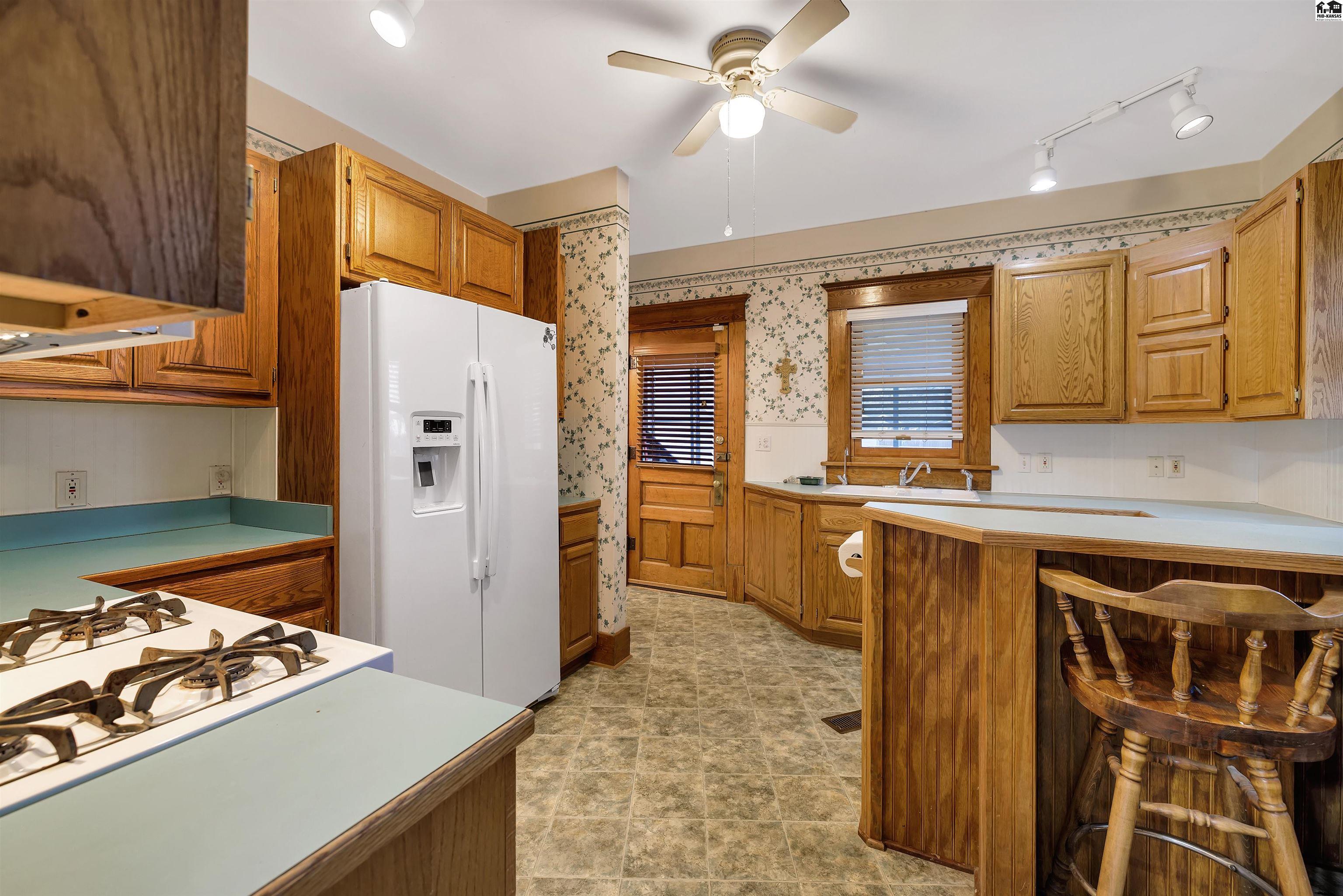 419 E 11th Avenue Hutchinson KS 67501