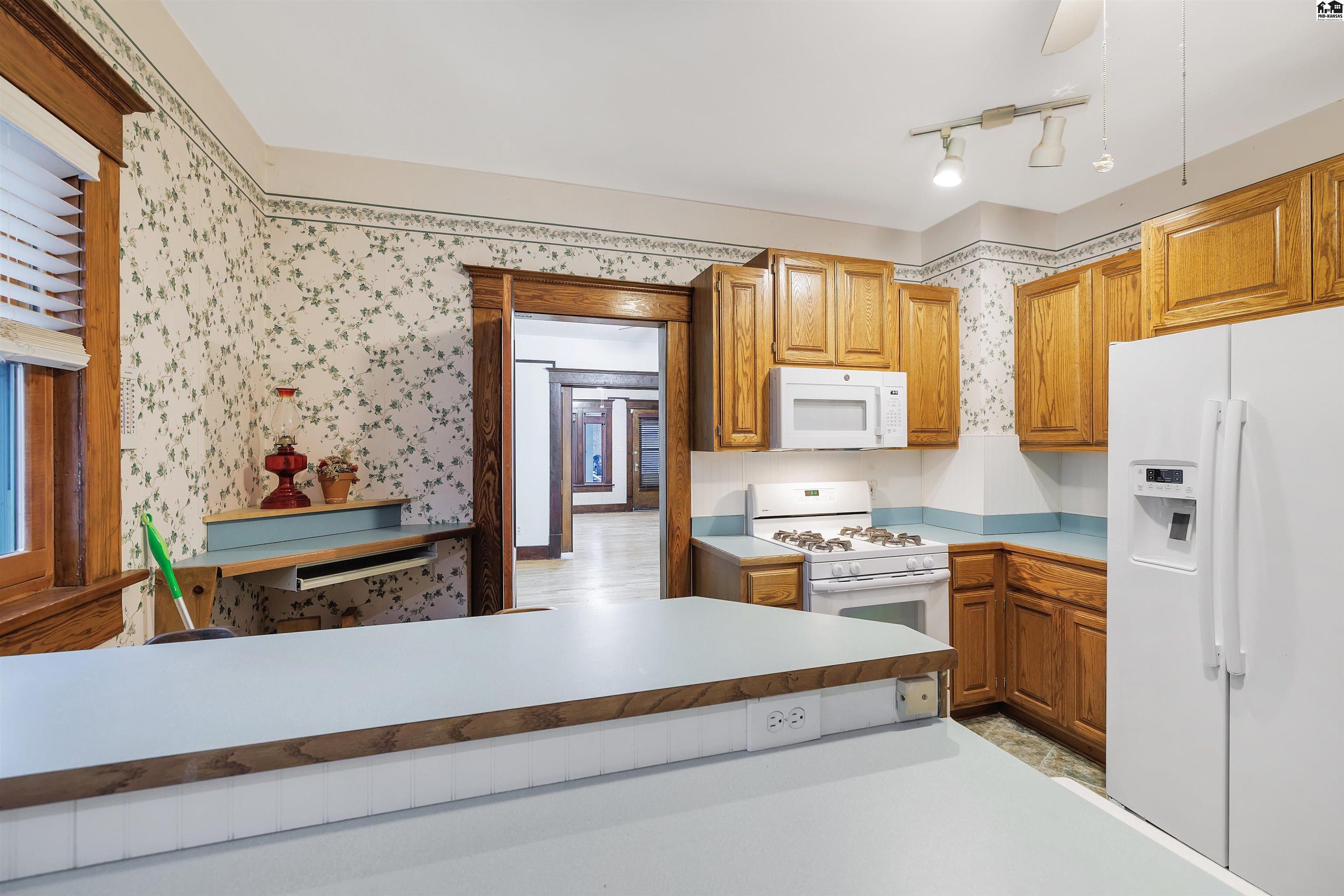 419 E 11th Avenue Hutchinson KS 67501