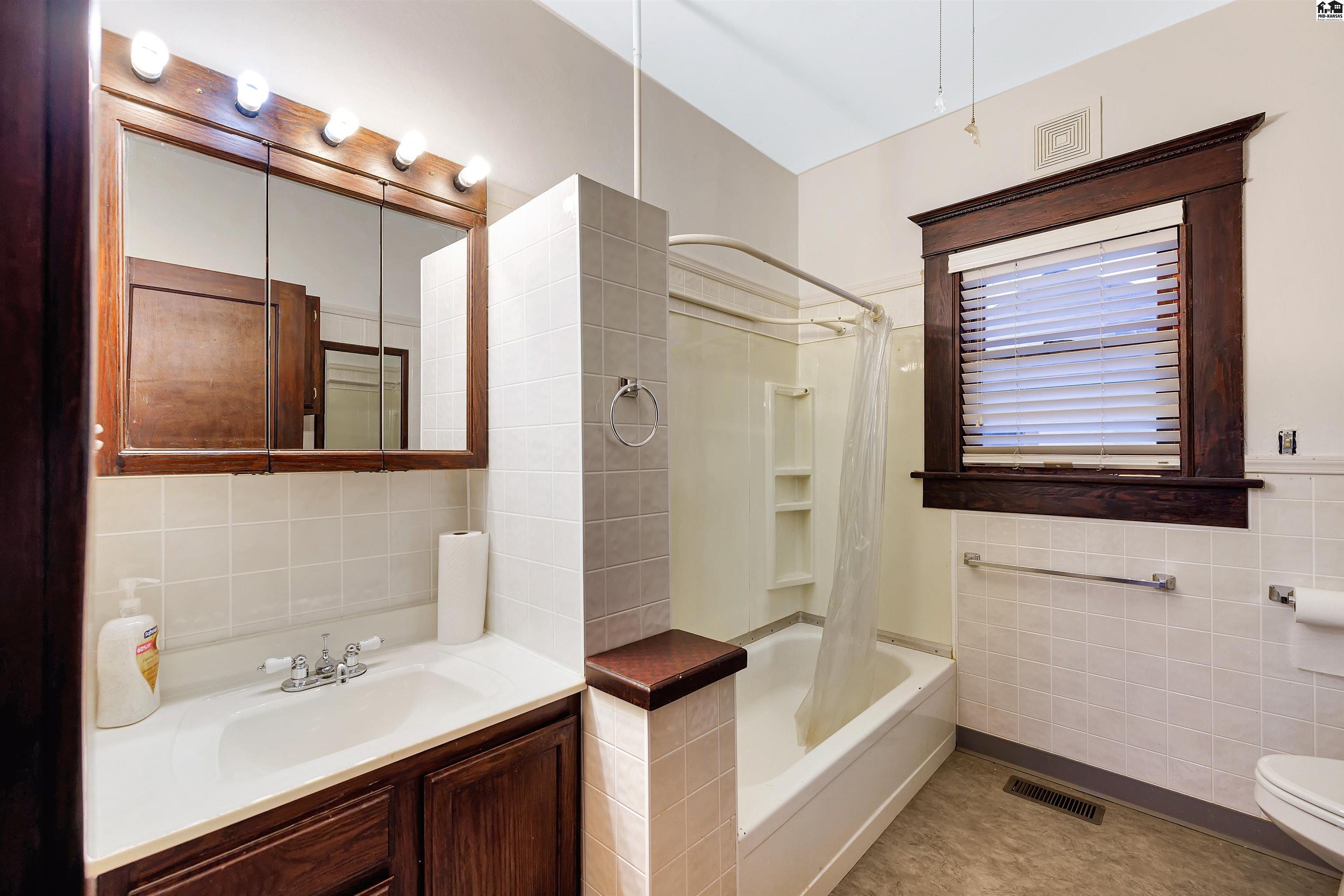 419 E 11th Avenue Hutchinson KS 67501