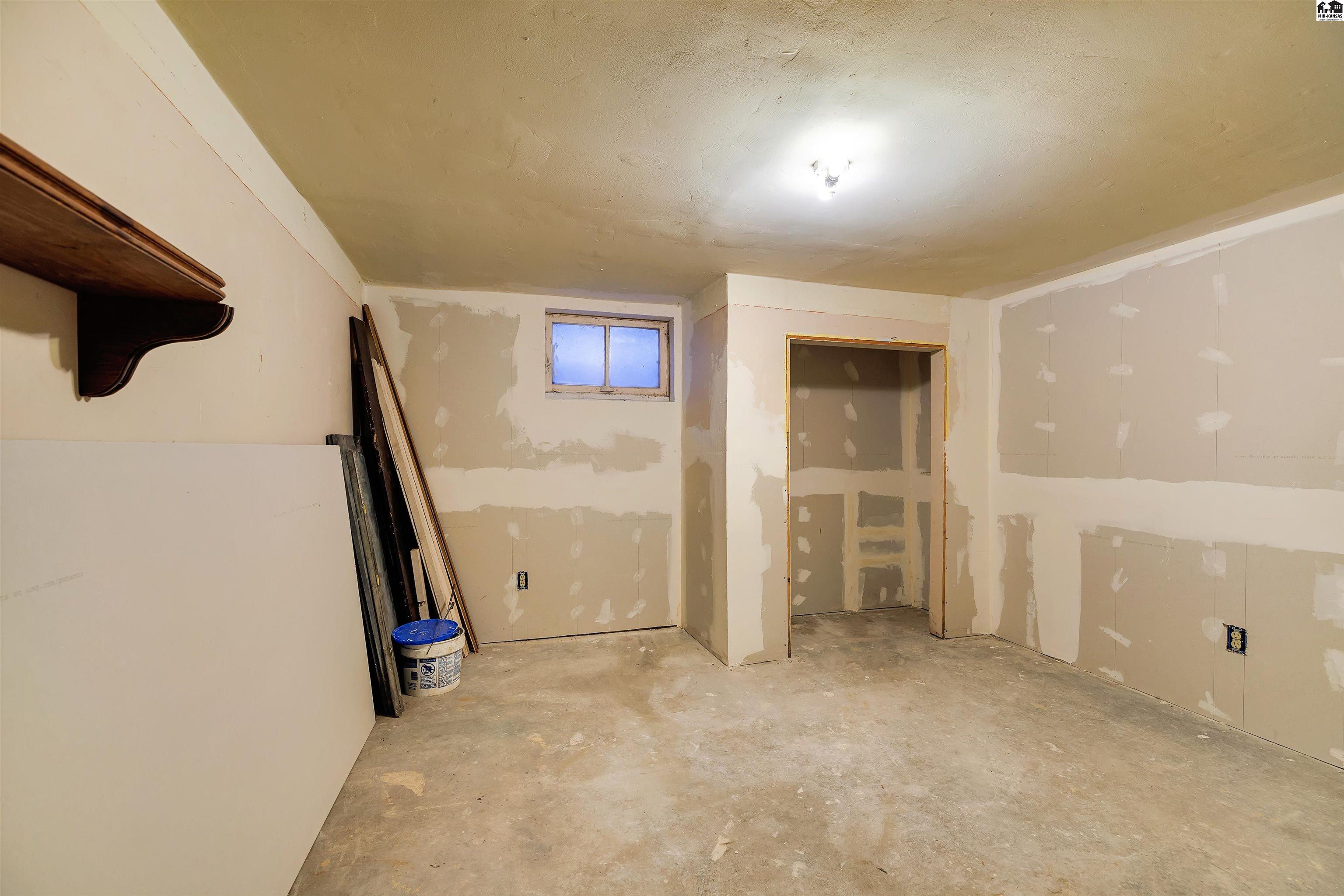 419 E 11th Avenue Hutchinson KS 67501