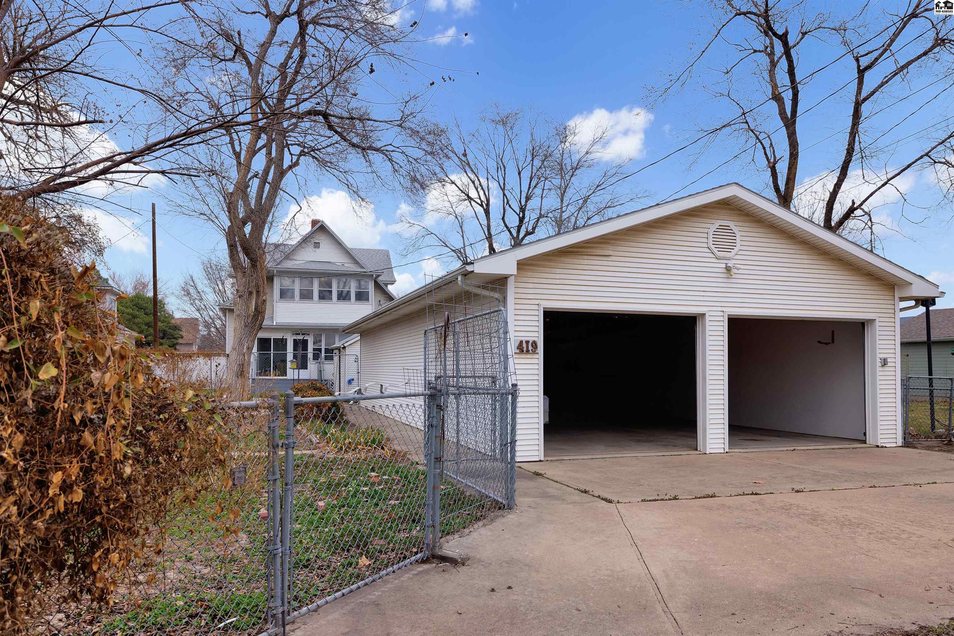 419 E 11th Avenue Hutchinson KS 67501