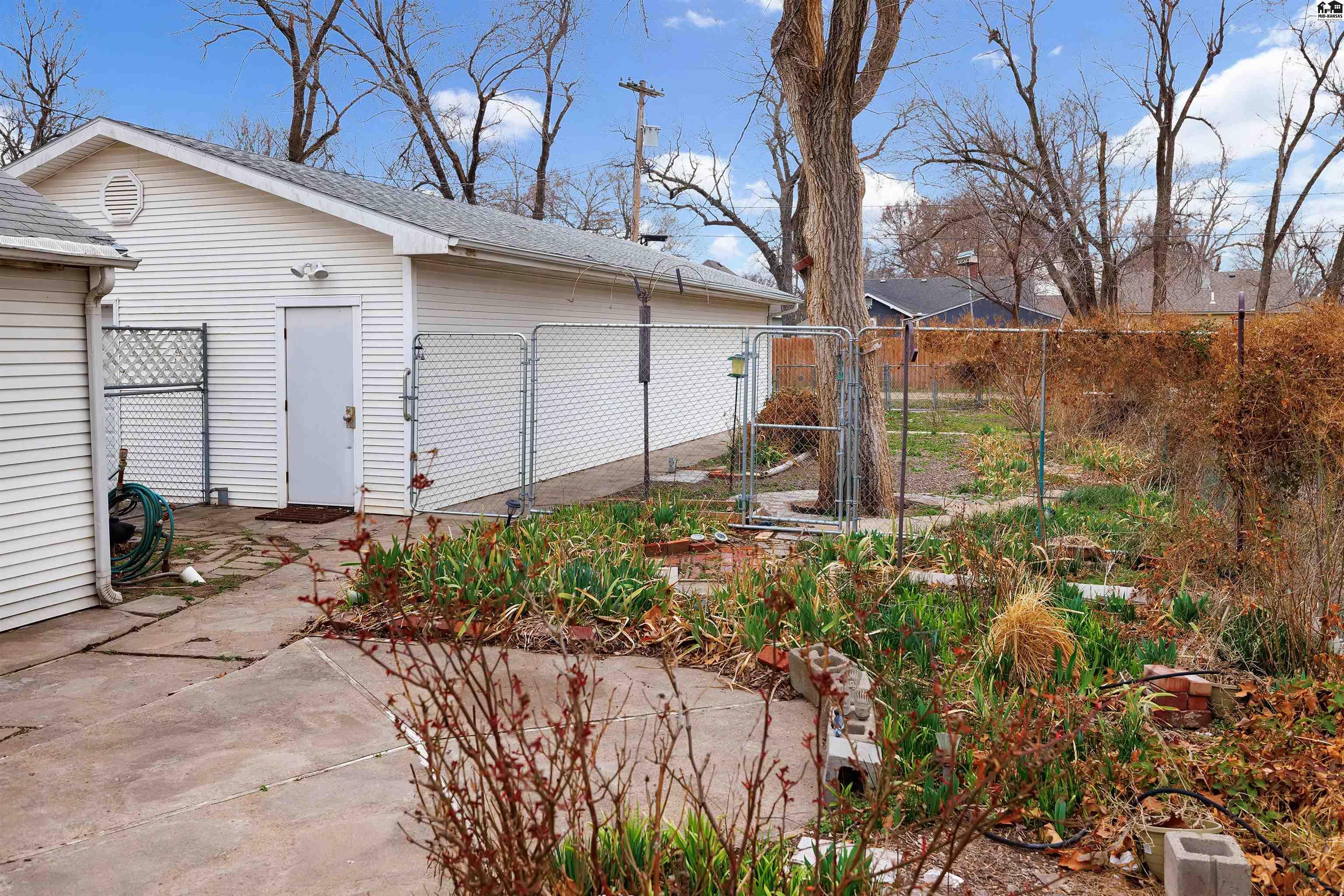 419 E 11th Avenue Hutchinson KS 67501