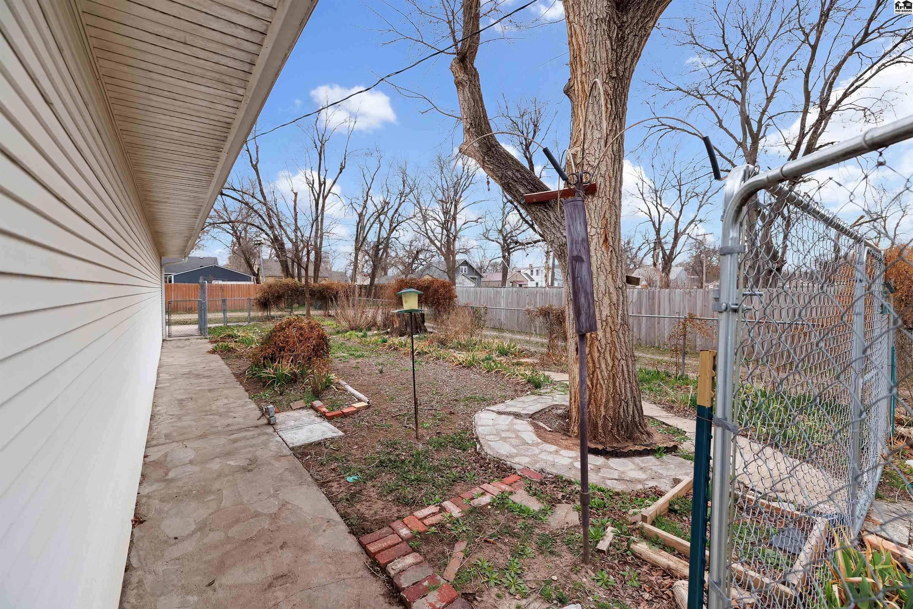 419 E 11th Avenue Hutchinson KS 67501