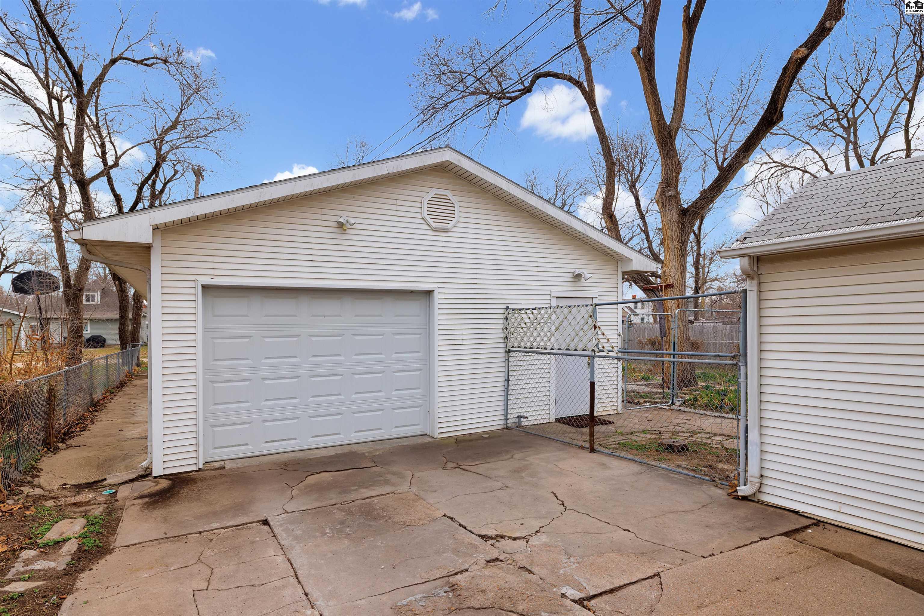 419 E 11th Avenue Hutchinson KS 67501