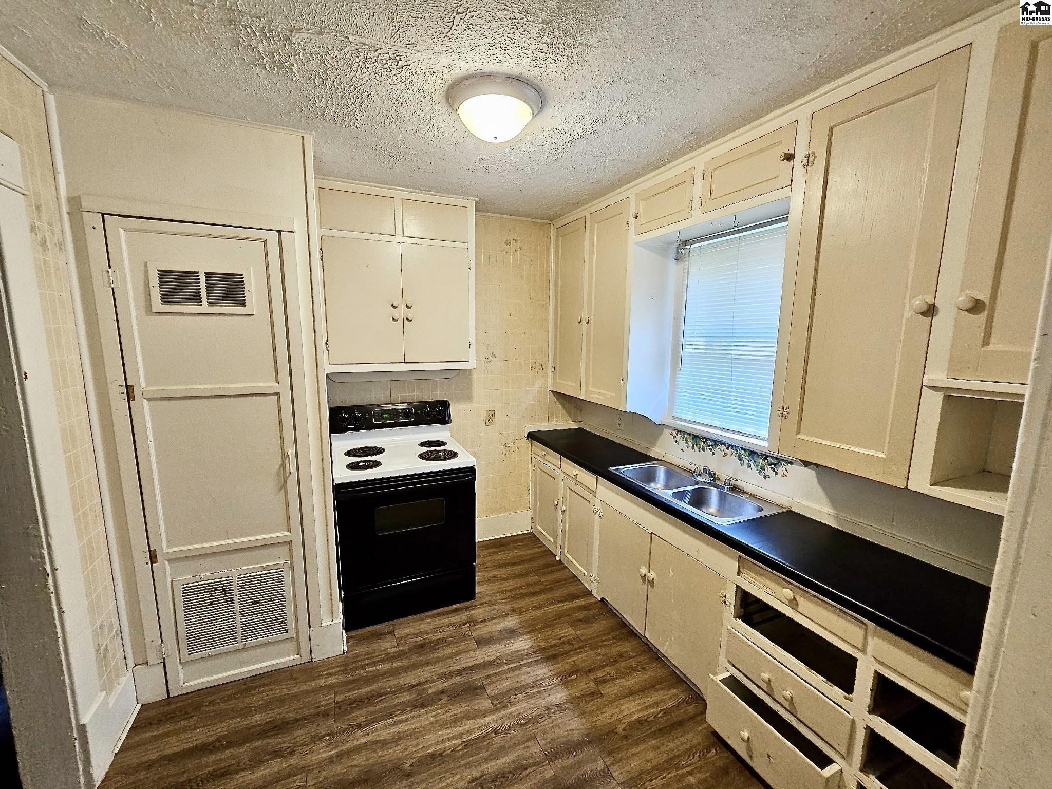 314 N Kansas Street Haven KS 67543