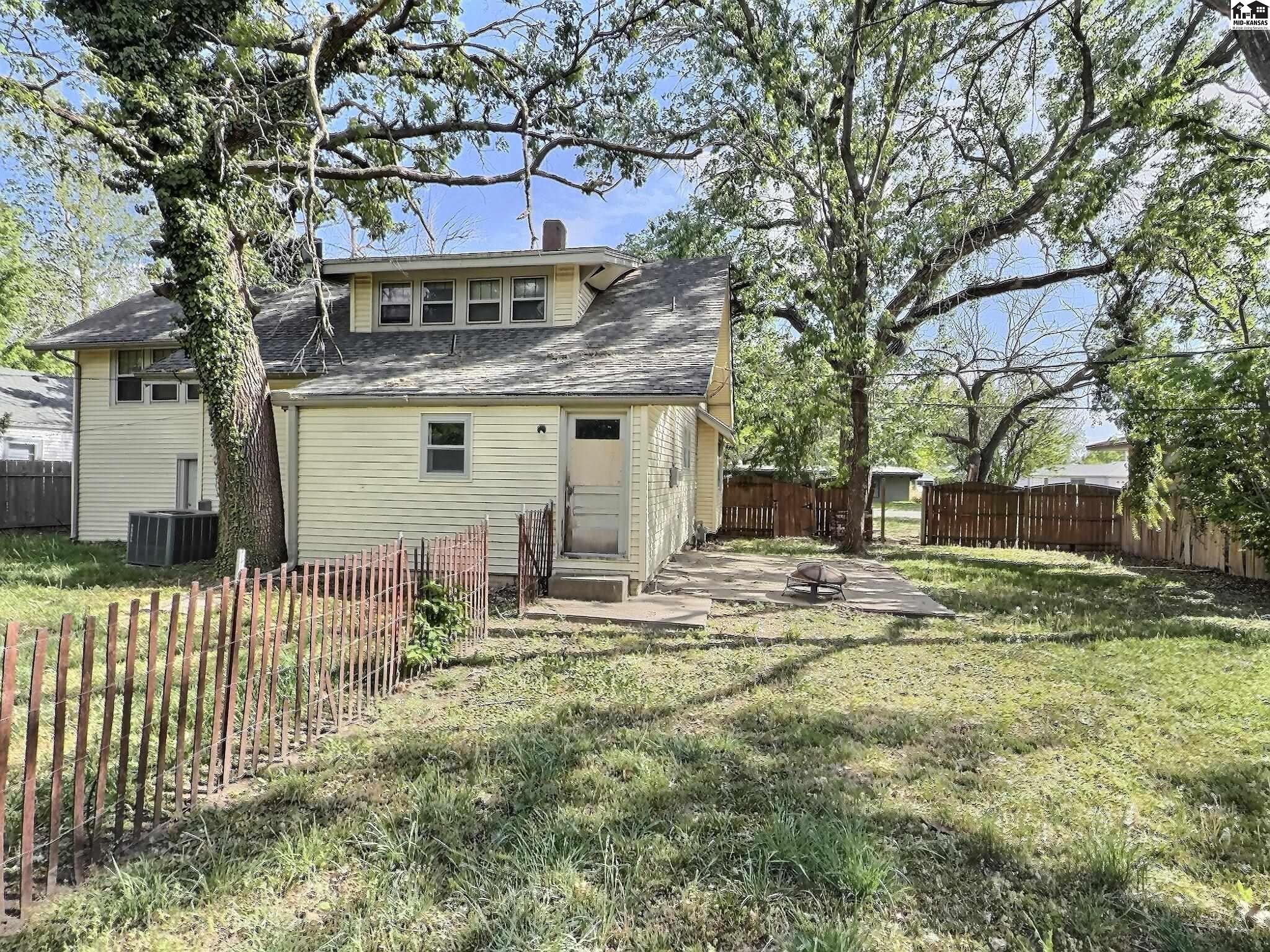 422 W 23rd Avenue Hutchinson KS 67502