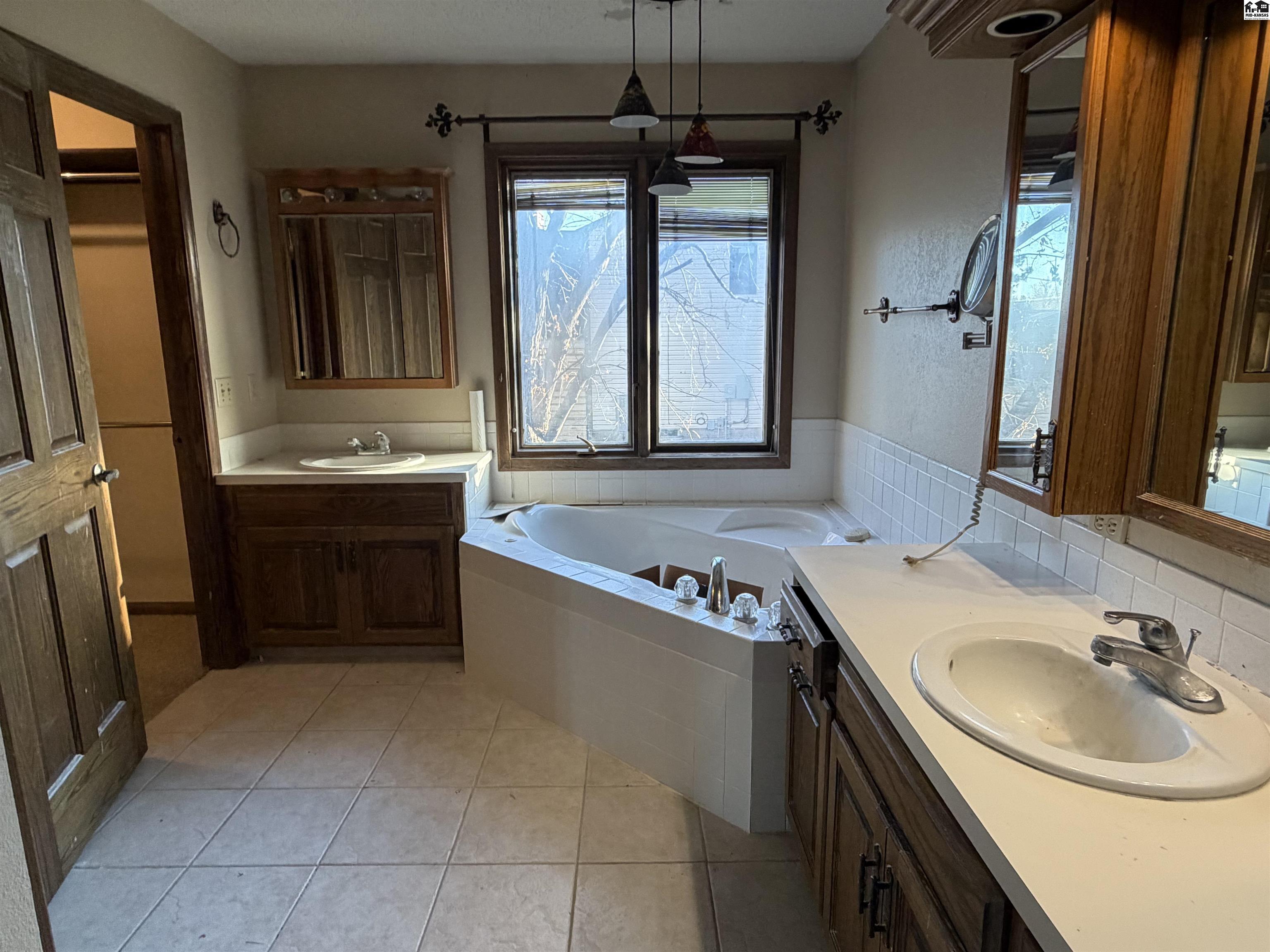 1224 Countryside Drive Mcpherson KS 67460