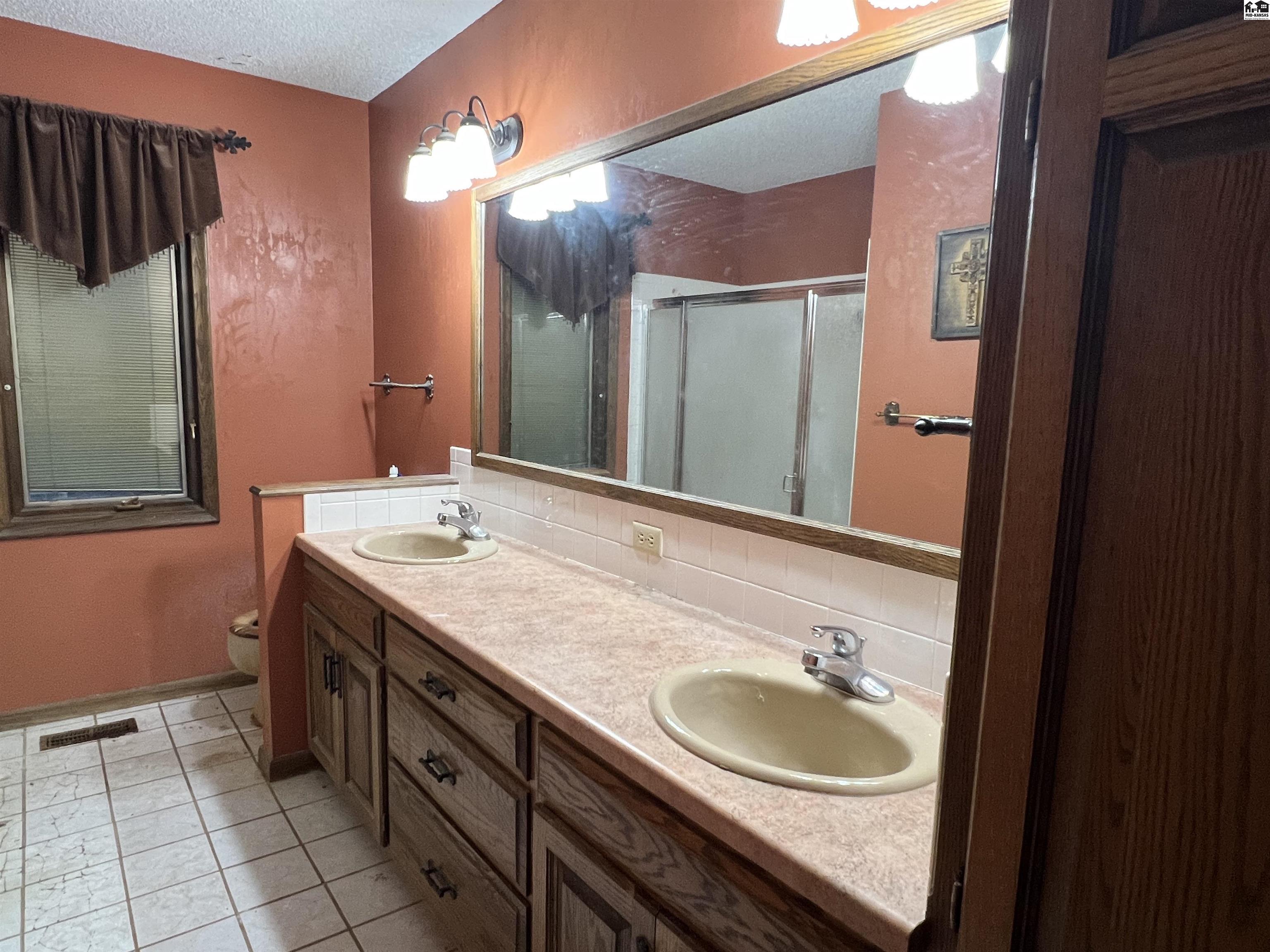 1224 Countryside Drive Mcpherson KS 67460