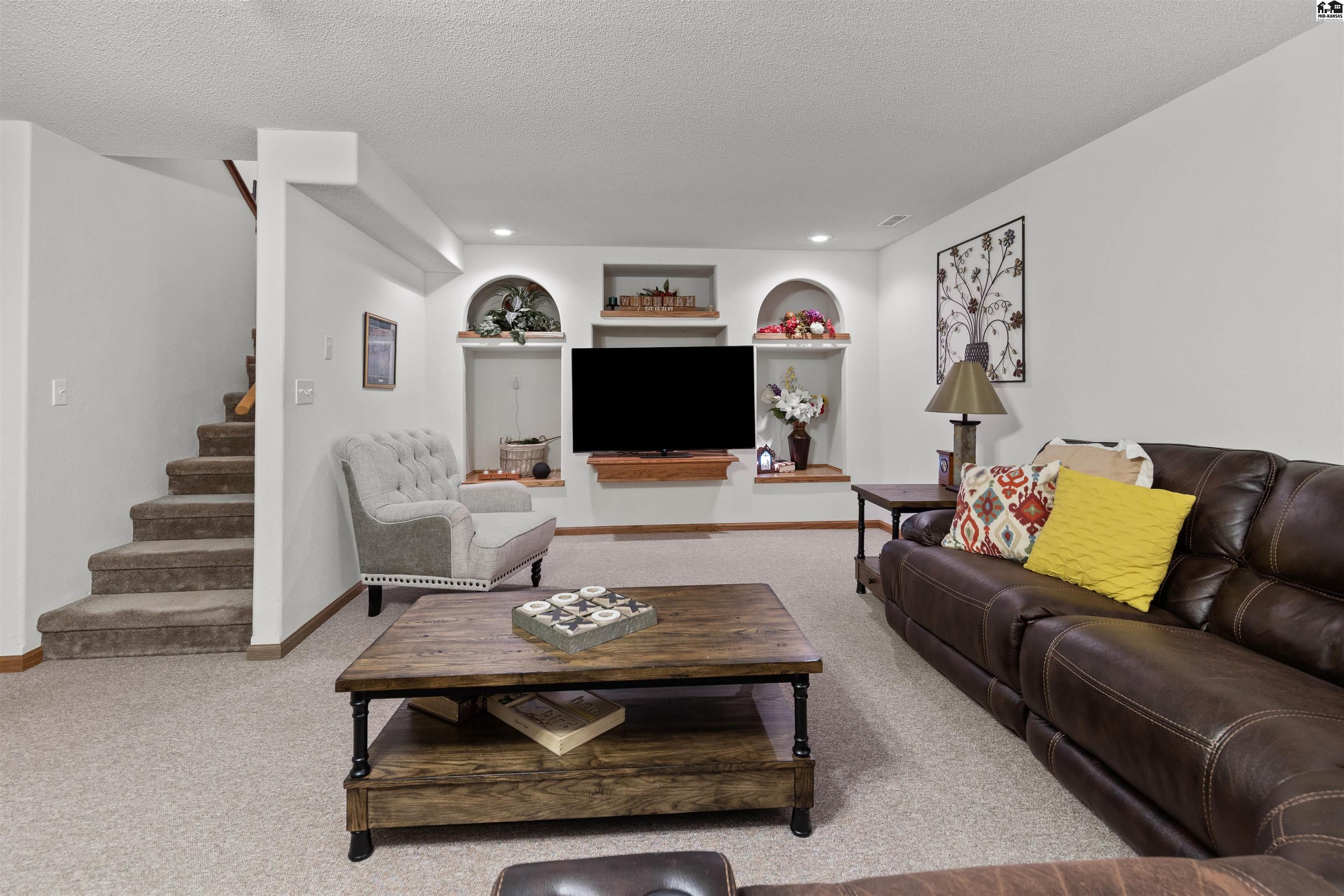 329 Kisiwa Village Road Hutchinson KS 67502