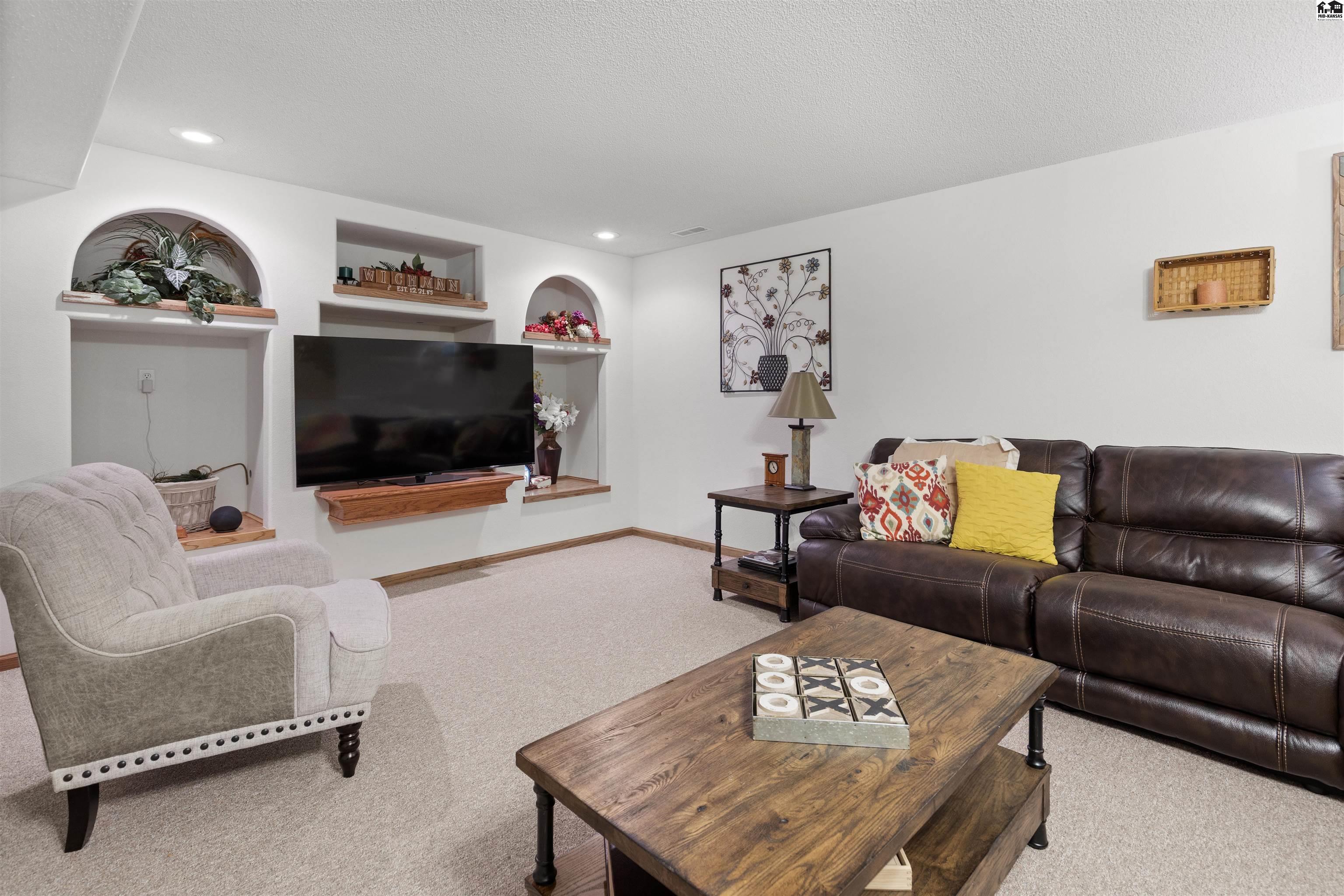 329 Kisiwa Village Road Hutchinson KS 67502