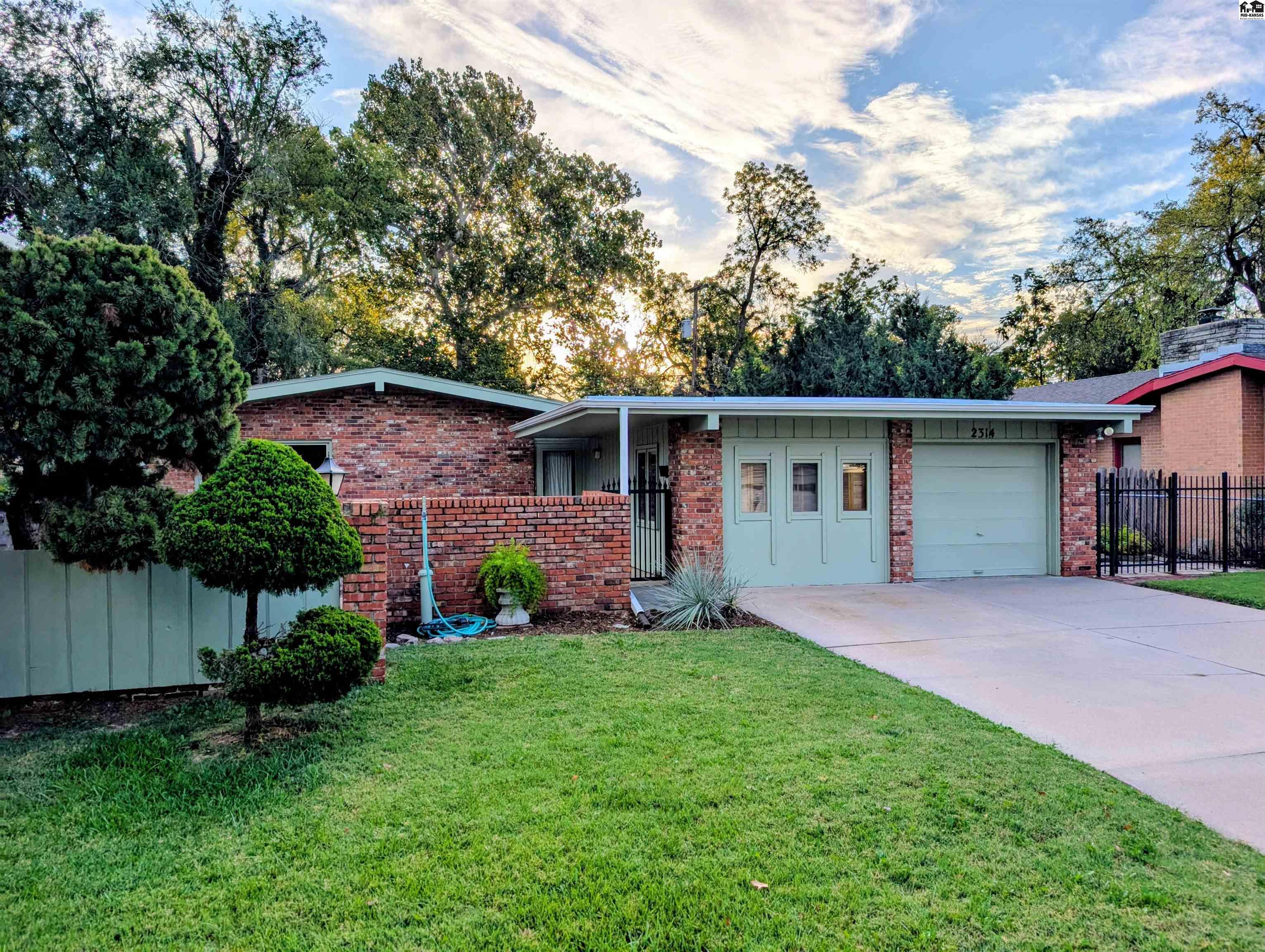 2314 N Jackson Street Hutchinson KS 67502