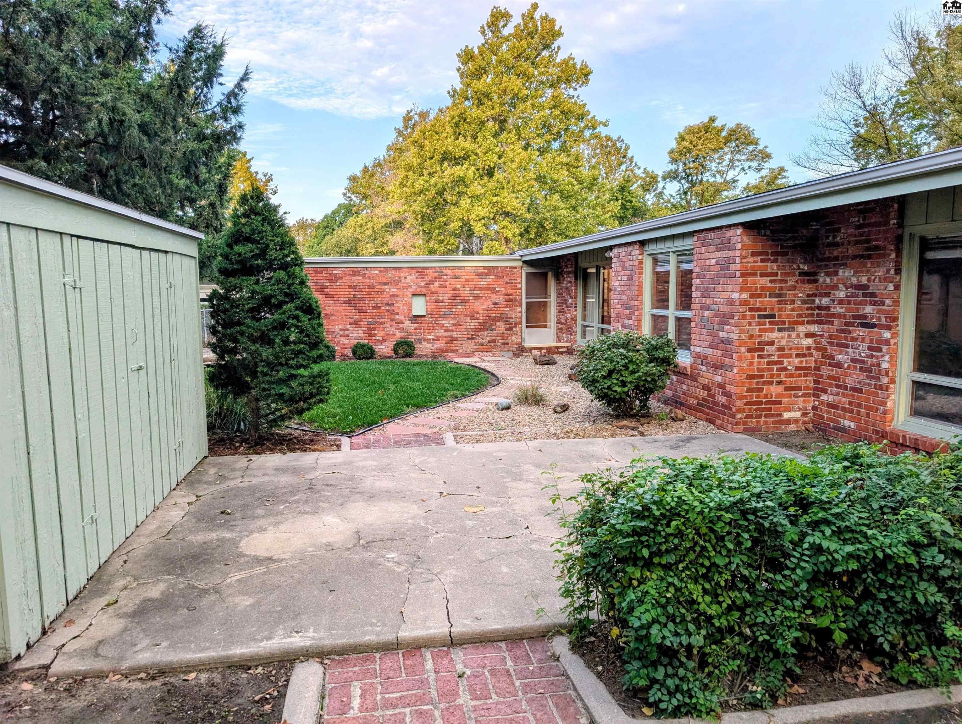 2314 N Jackson Street Hutchinson KS 67502