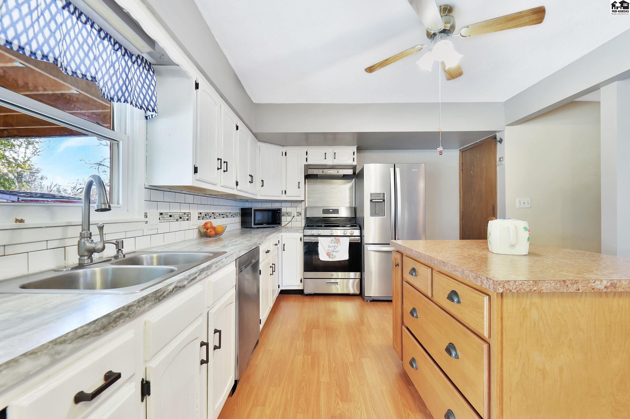 915 E 11th Avenue Hutchinson KS 67501