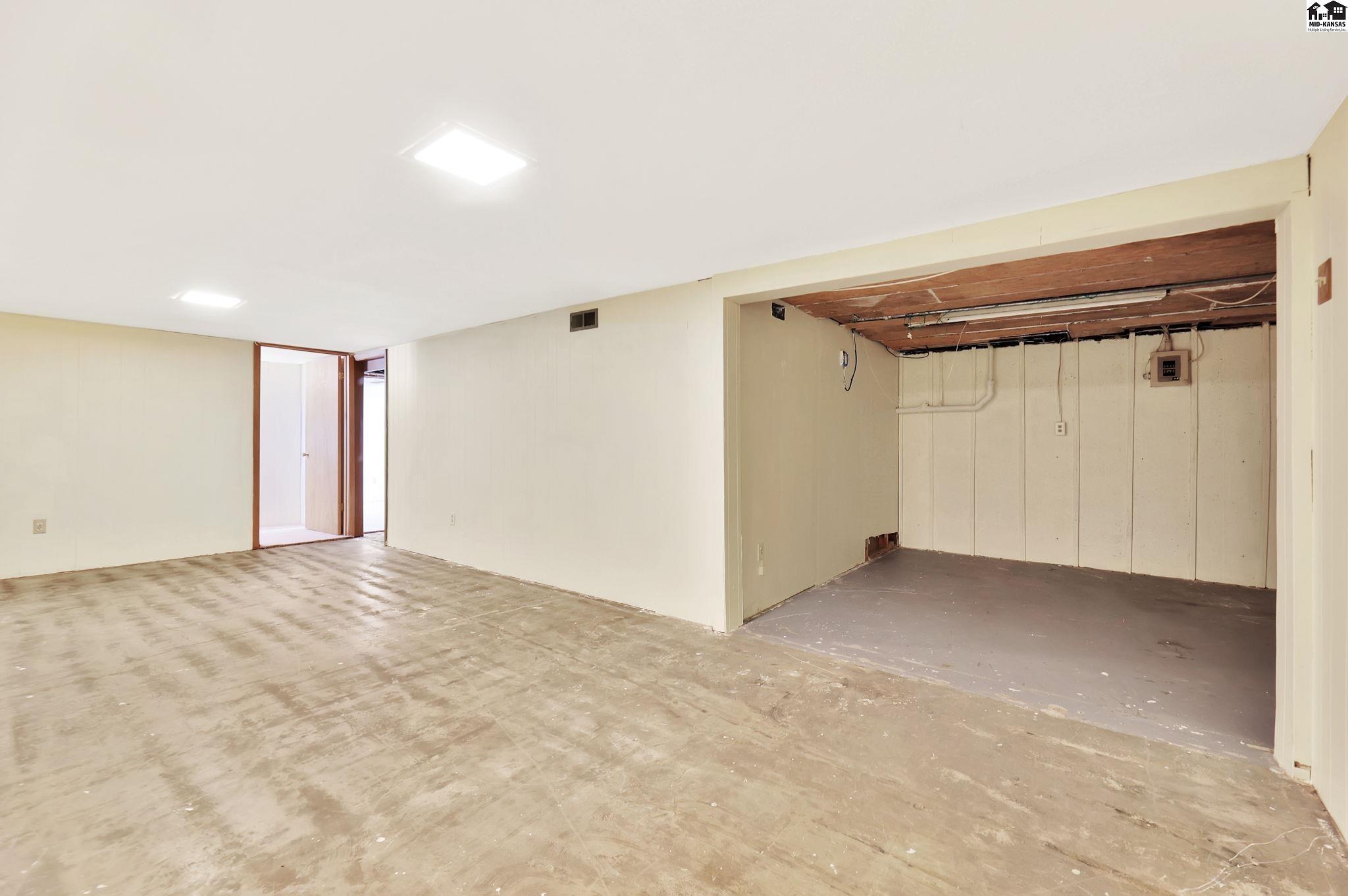 915 E 11th Avenue Hutchinson KS 67501