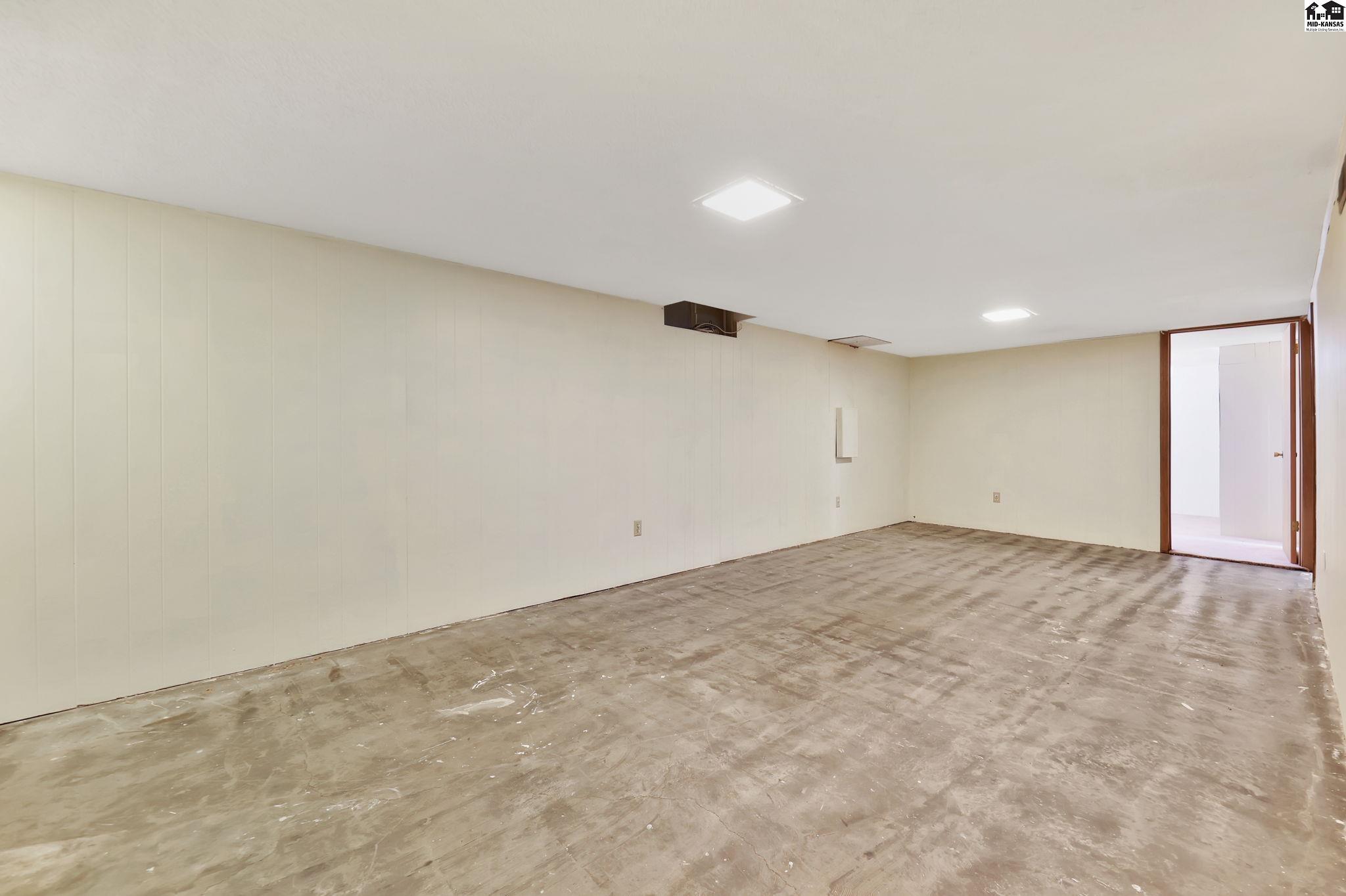 915 E 11th Avenue Hutchinson KS 67501