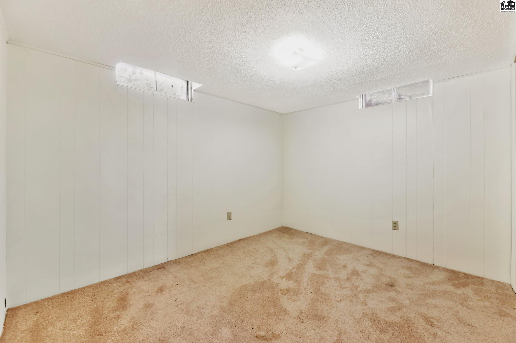 915 E 11th Avenue Hutchinson KS 67501