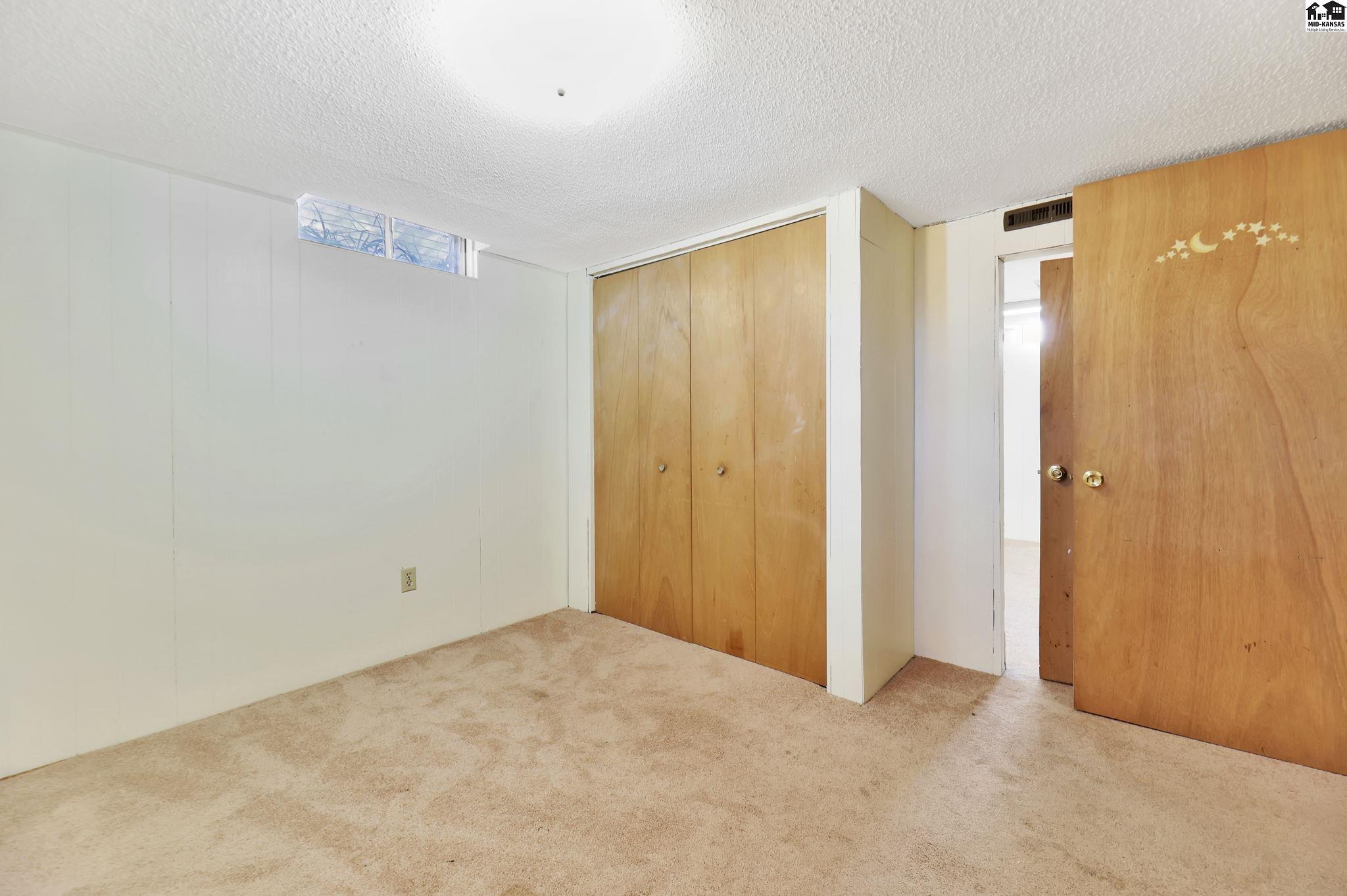 915 E 11th Avenue Hutchinson KS 67501