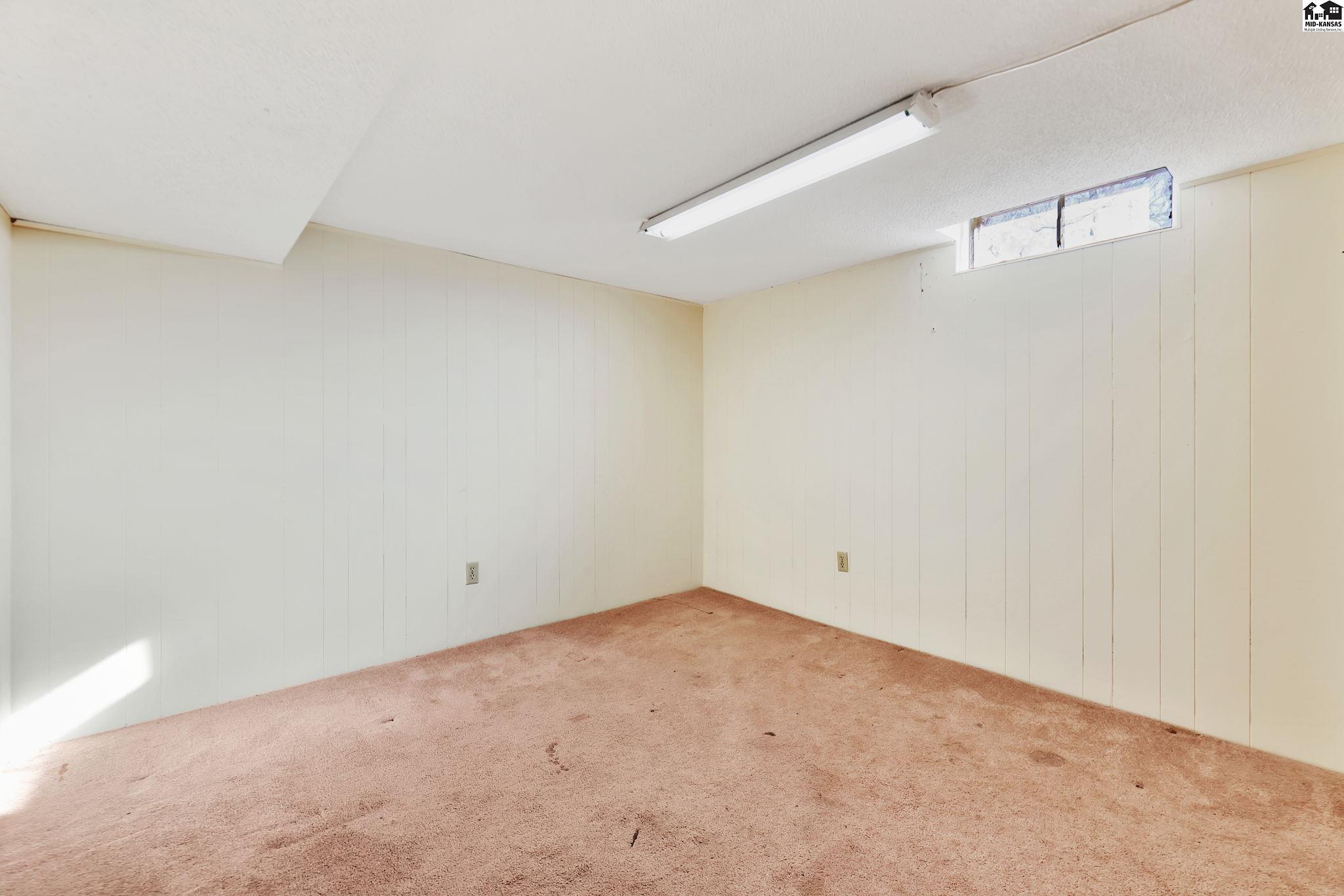 915 E 11th Avenue Hutchinson KS 67501