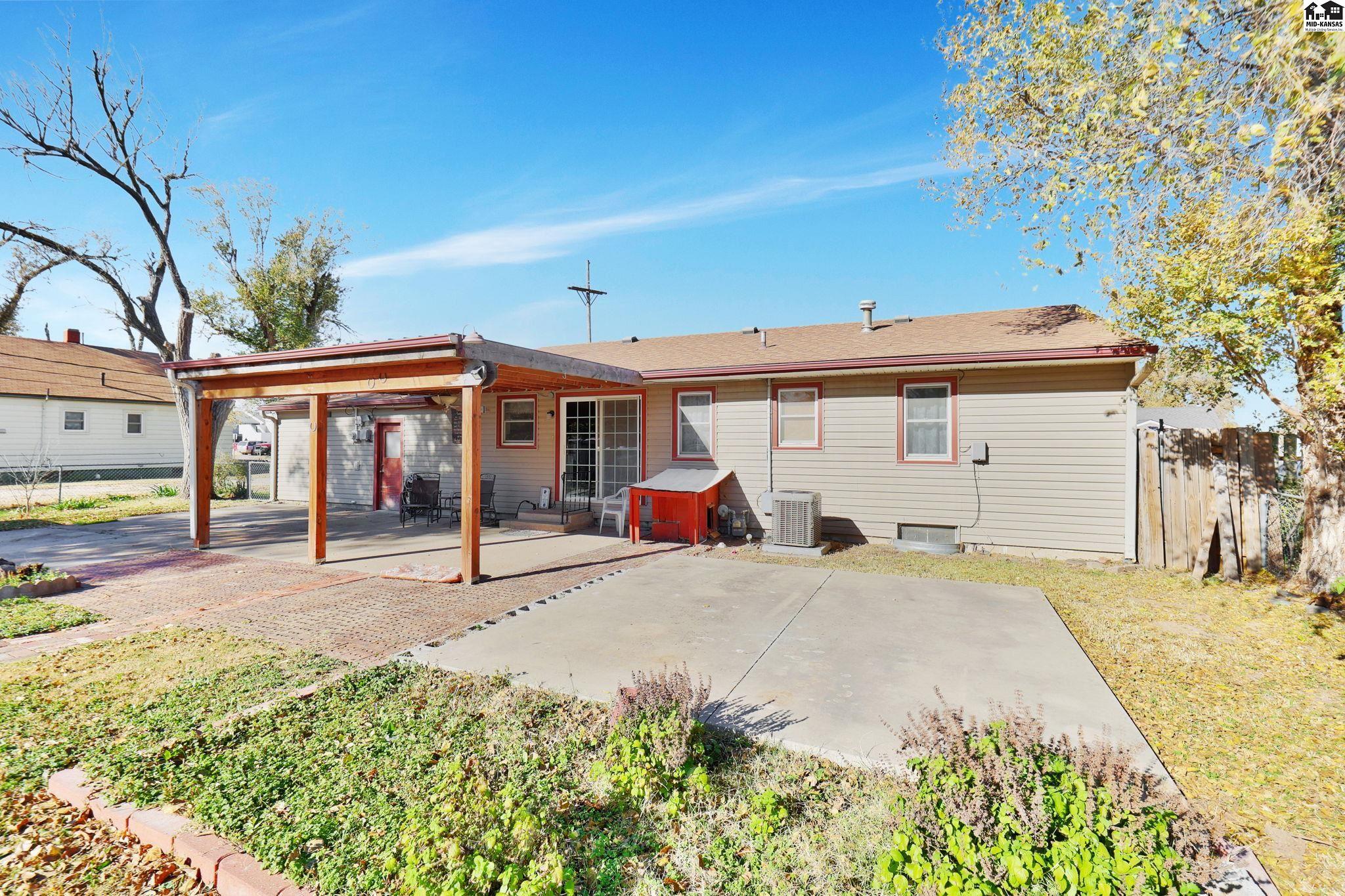 915 E 11th Avenue Hutchinson KS 67501