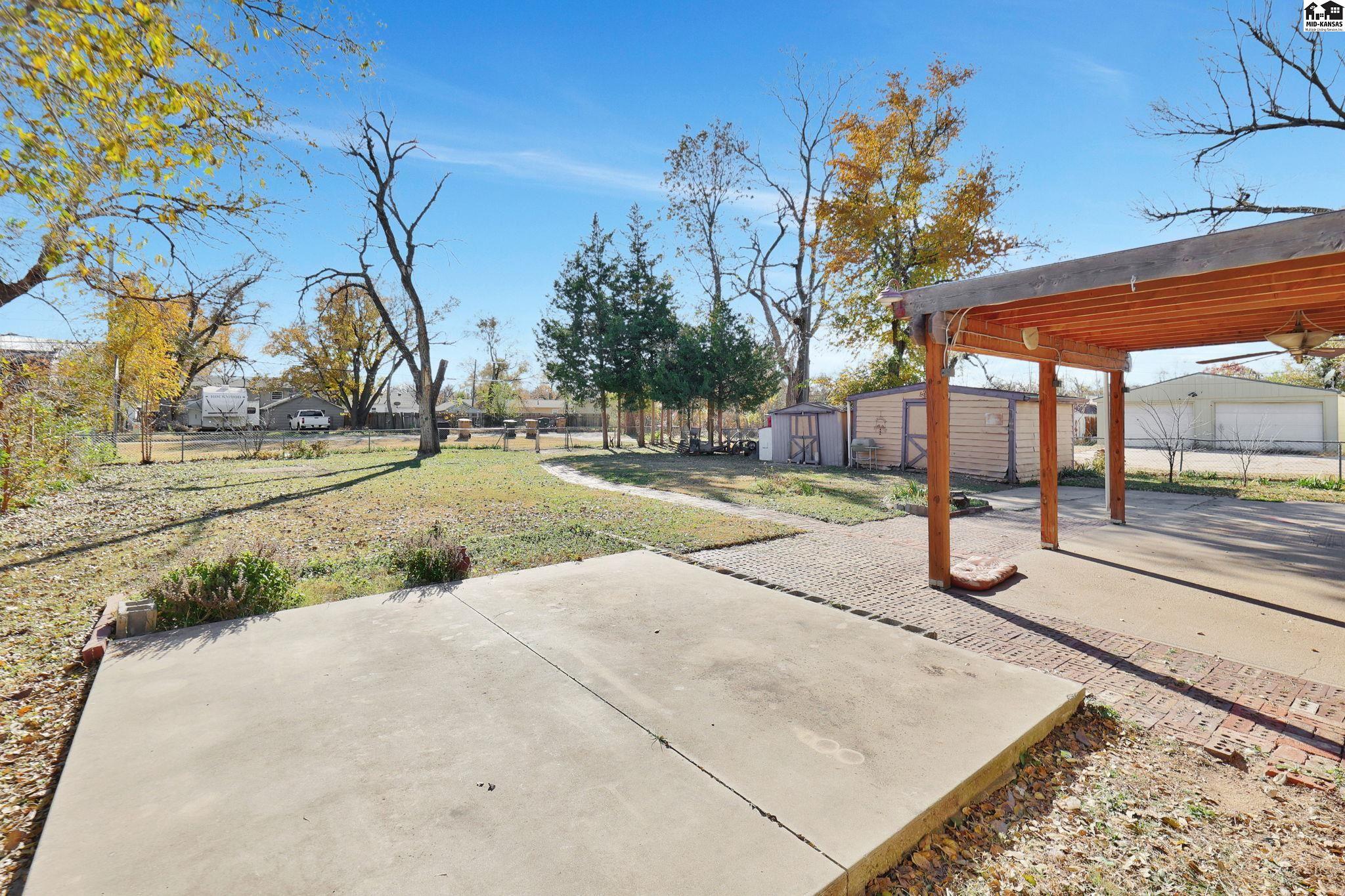 915 E 11th Avenue Hutchinson KS 67501