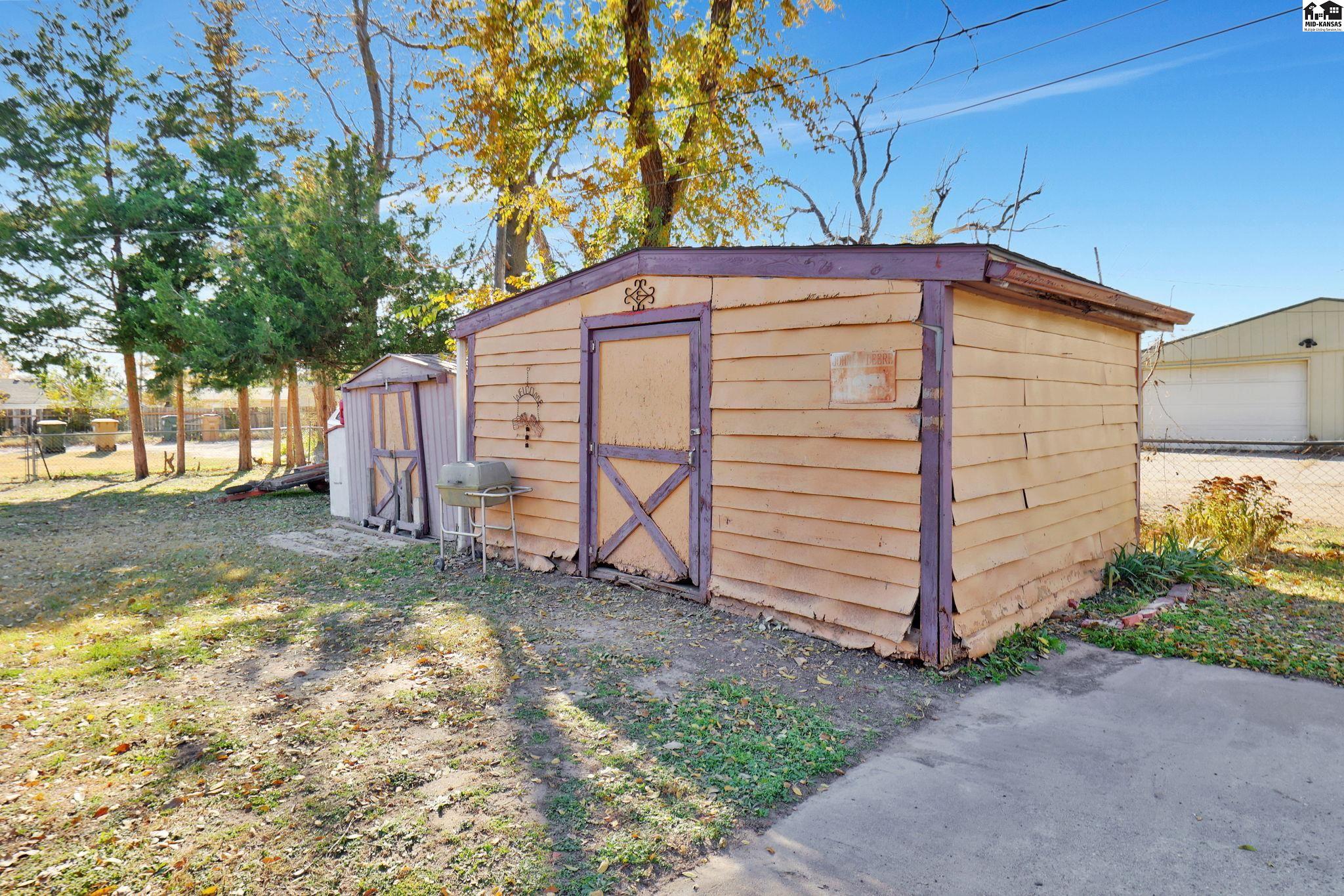 915 E 11th Avenue Hutchinson KS 67501