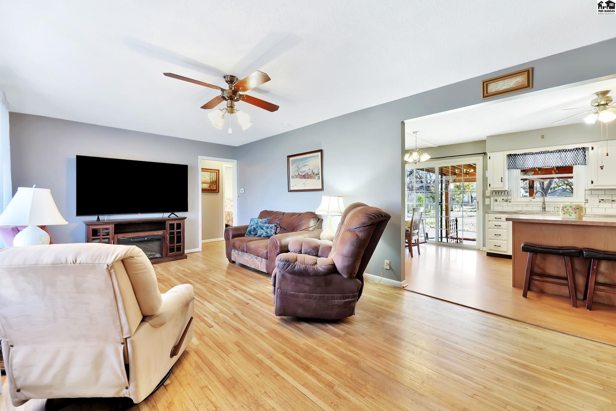 915 E 11th Avenue Hutchinson KS 67501