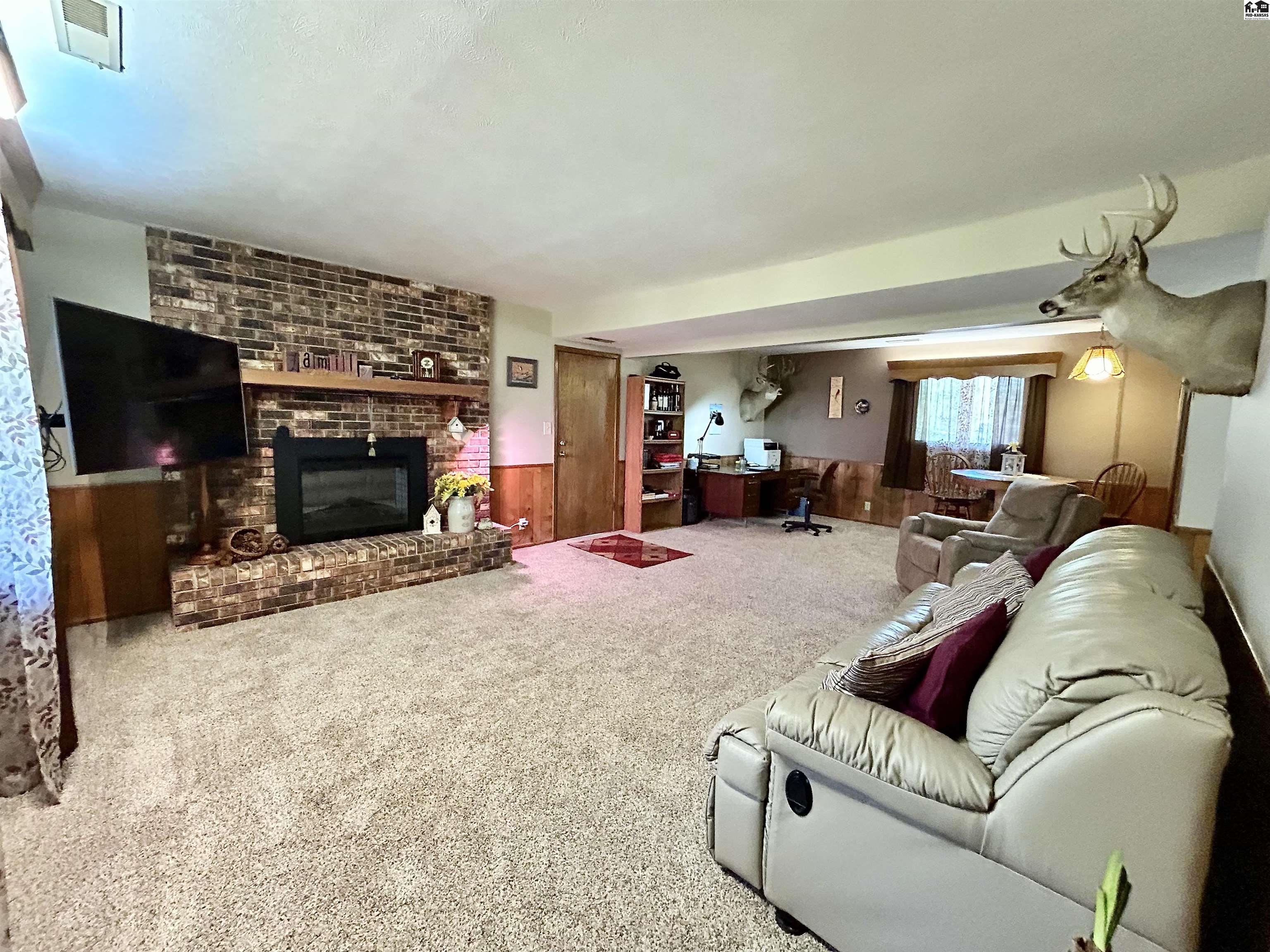 4102 Rowland Road Hutchinson KS 67502